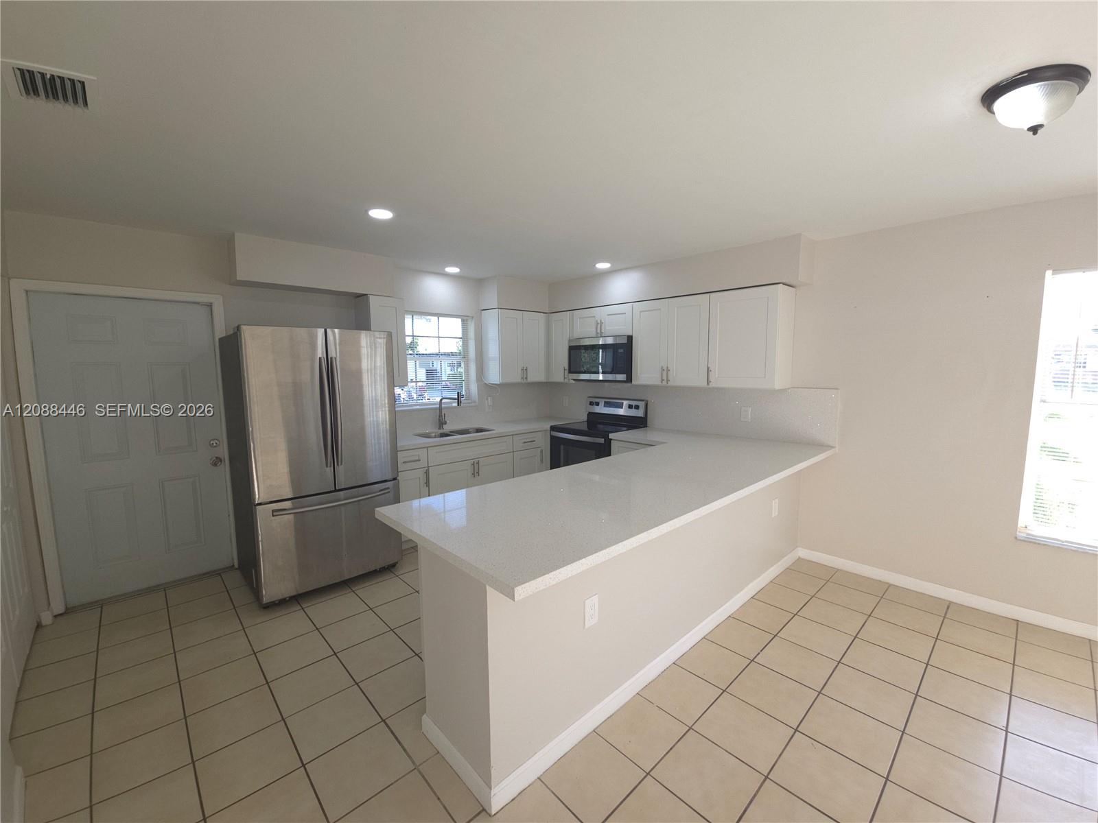 712 SW 6th St — Photo 5