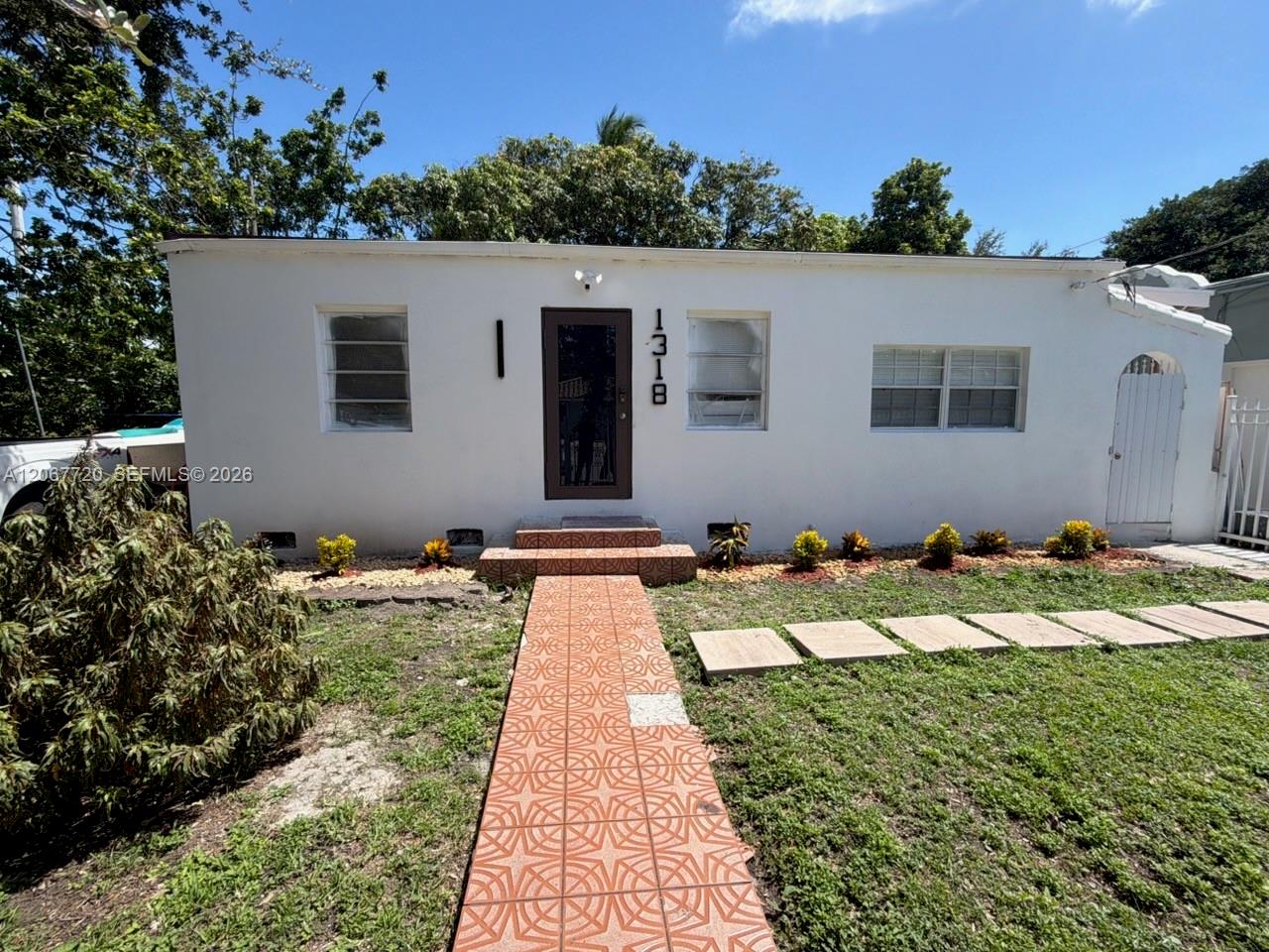 1318 NW 34th St — Photo 2