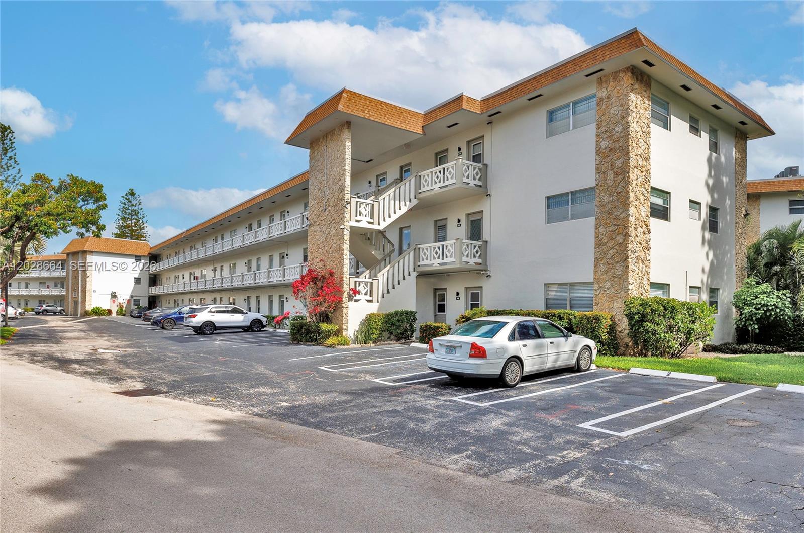4805 NW 35th St # 416, Lauderdale Lakes FL 33319