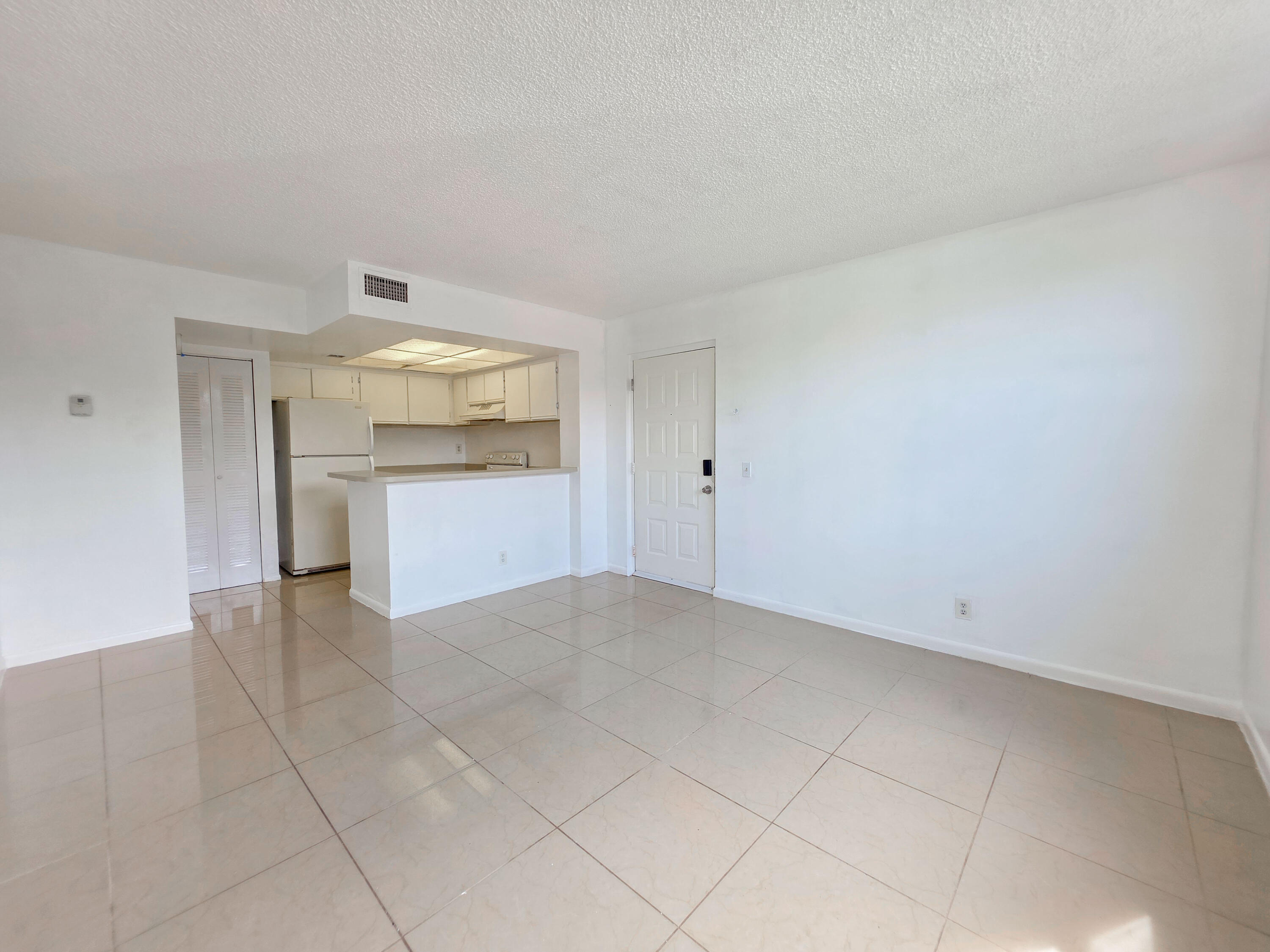 708 EXECUTIVE CENTER Drive # 12 — Photo 5