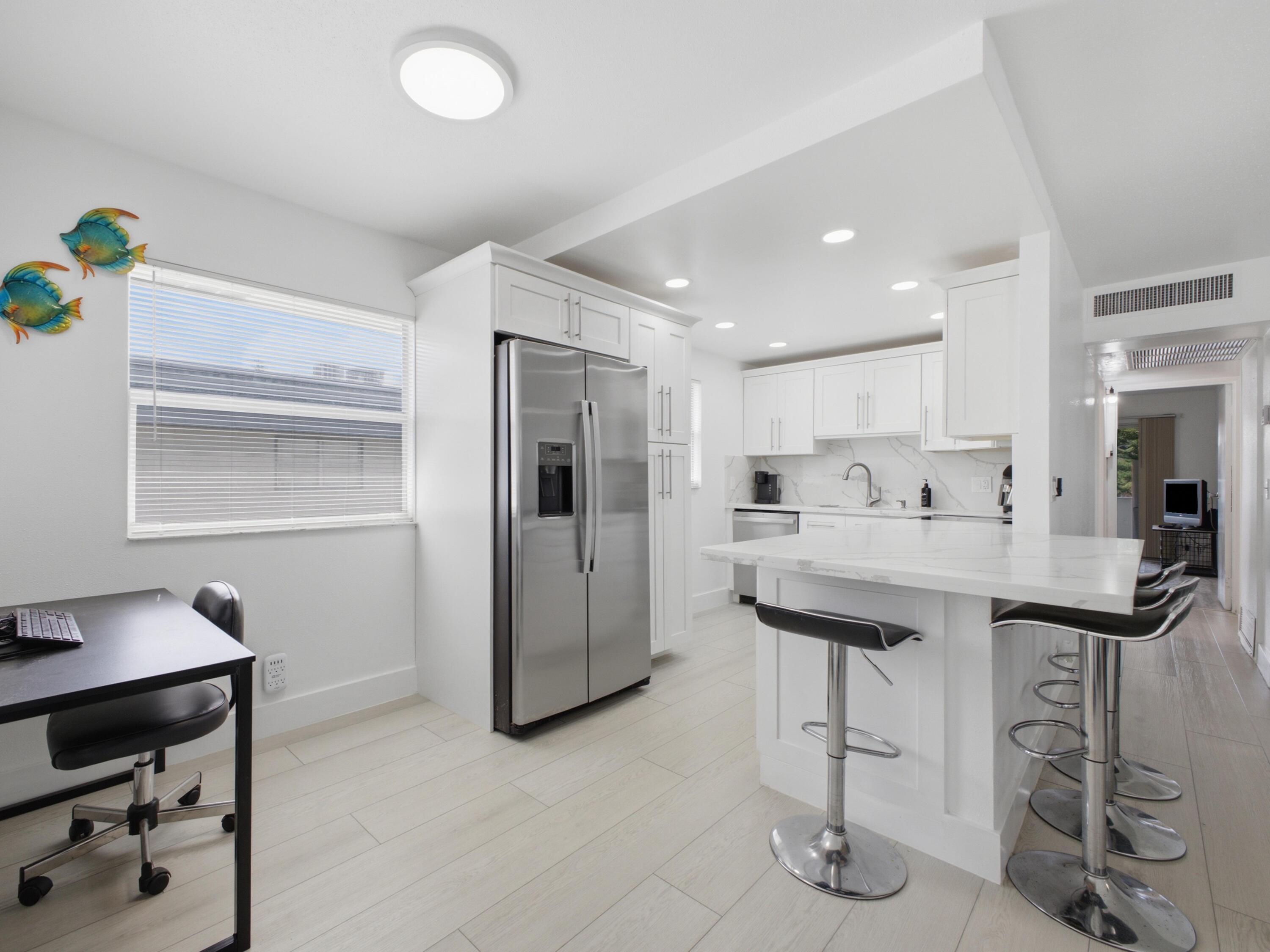 573 Brittany L — Photo 2