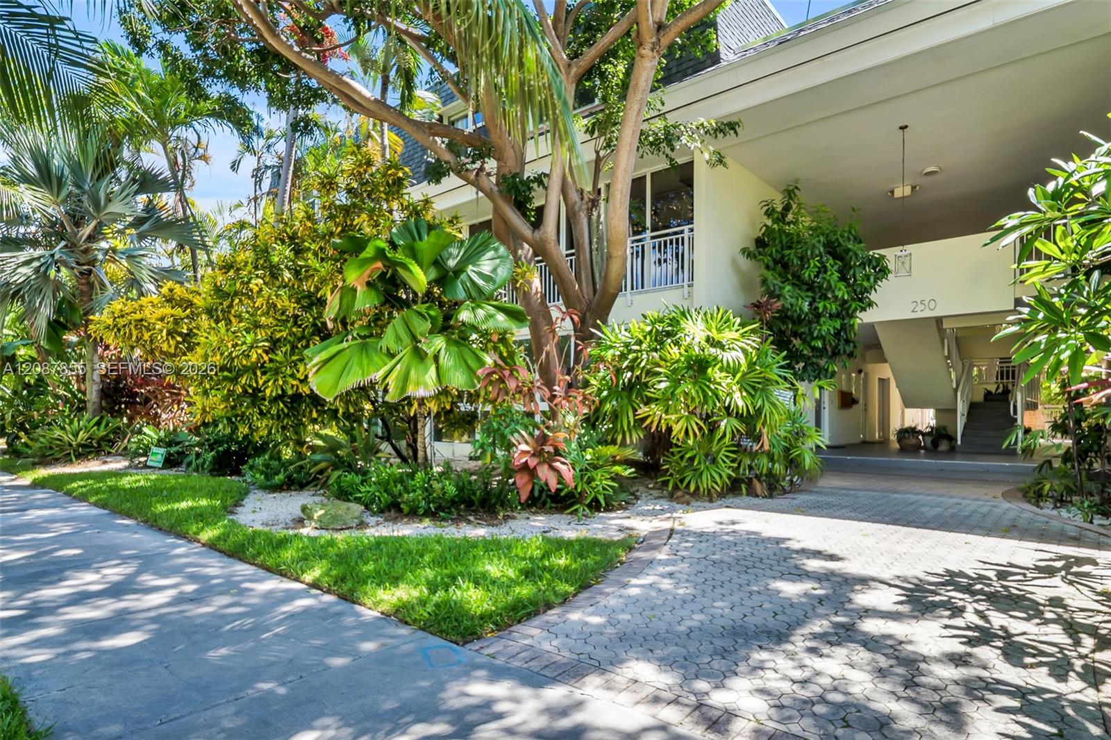 260 Sunrise Dr # D — Photo 2