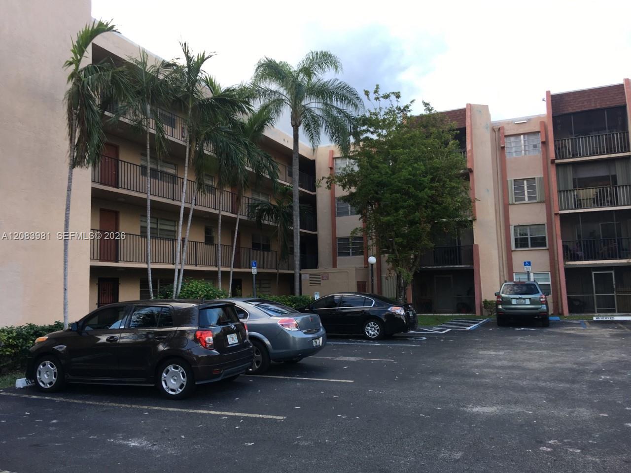 13701 Kendale Lakes Cir # B — Photo 2