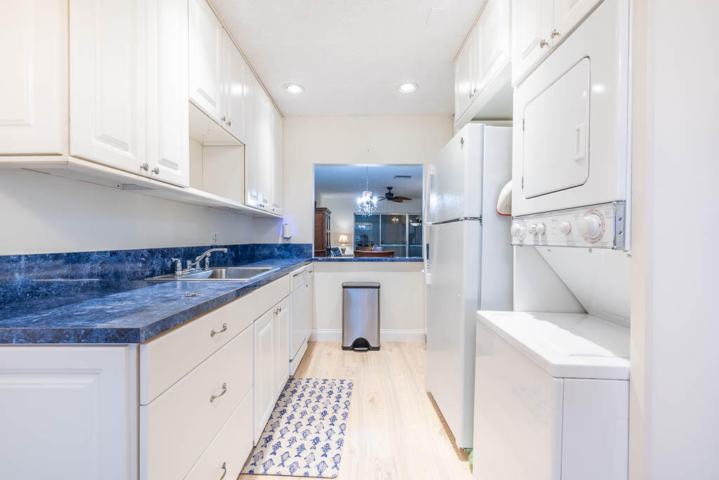 2381 SHADY Lane # B — Photo 2