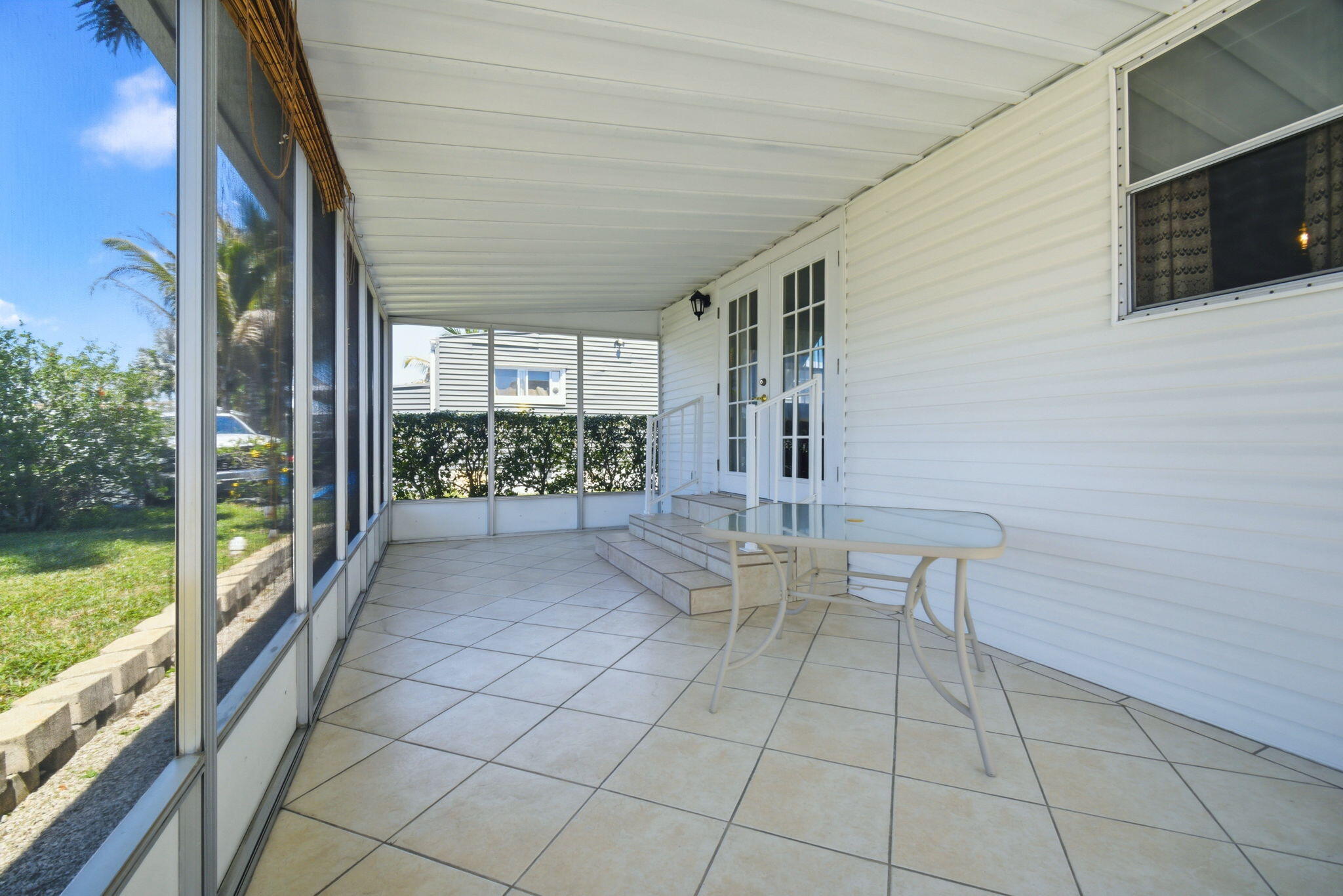 5560 E Marina Drive — Photo 4