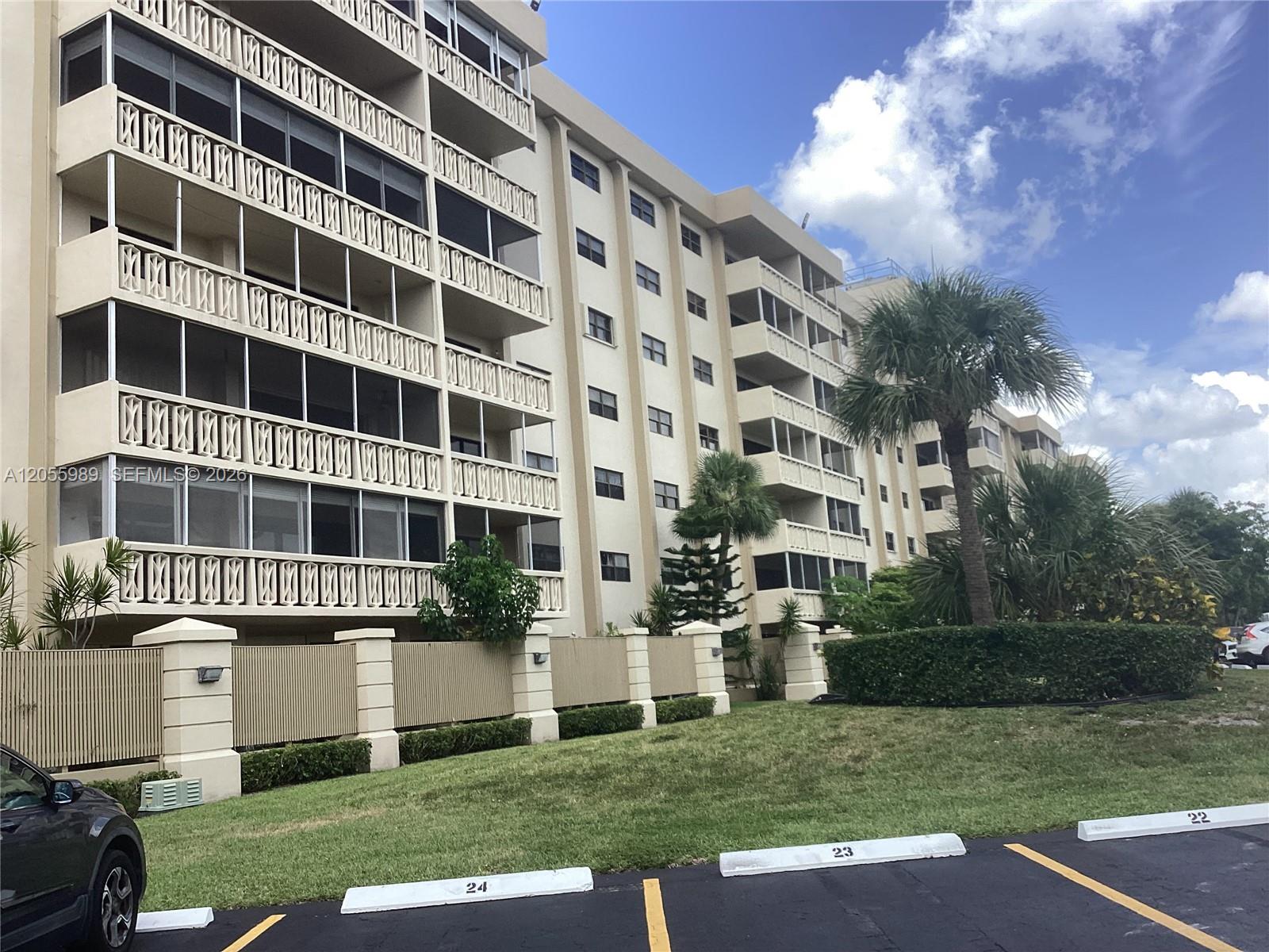 800 NE 195th St # 415, Miami FL 33179
