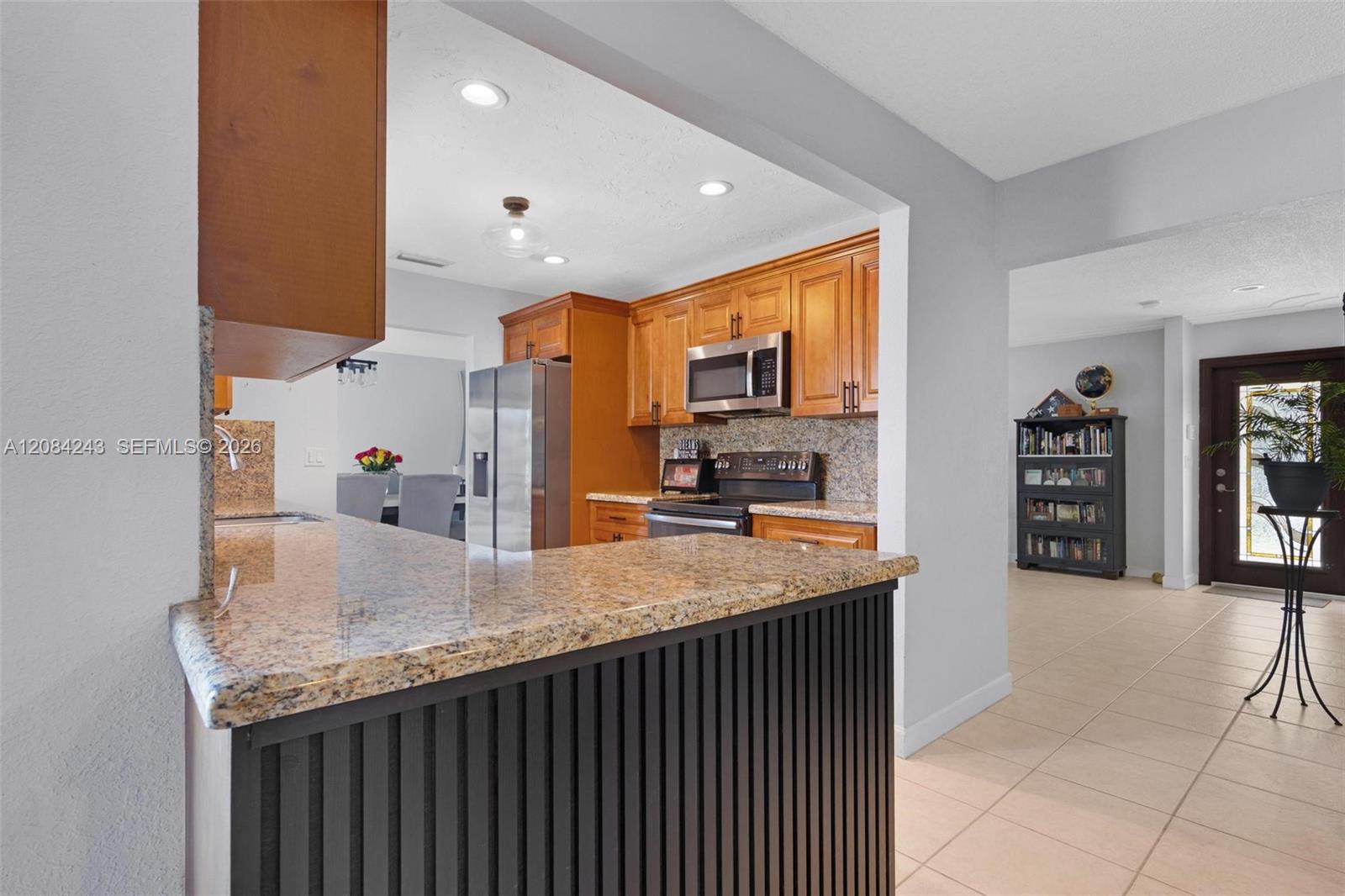 6121 SW 16th St — Photo 4