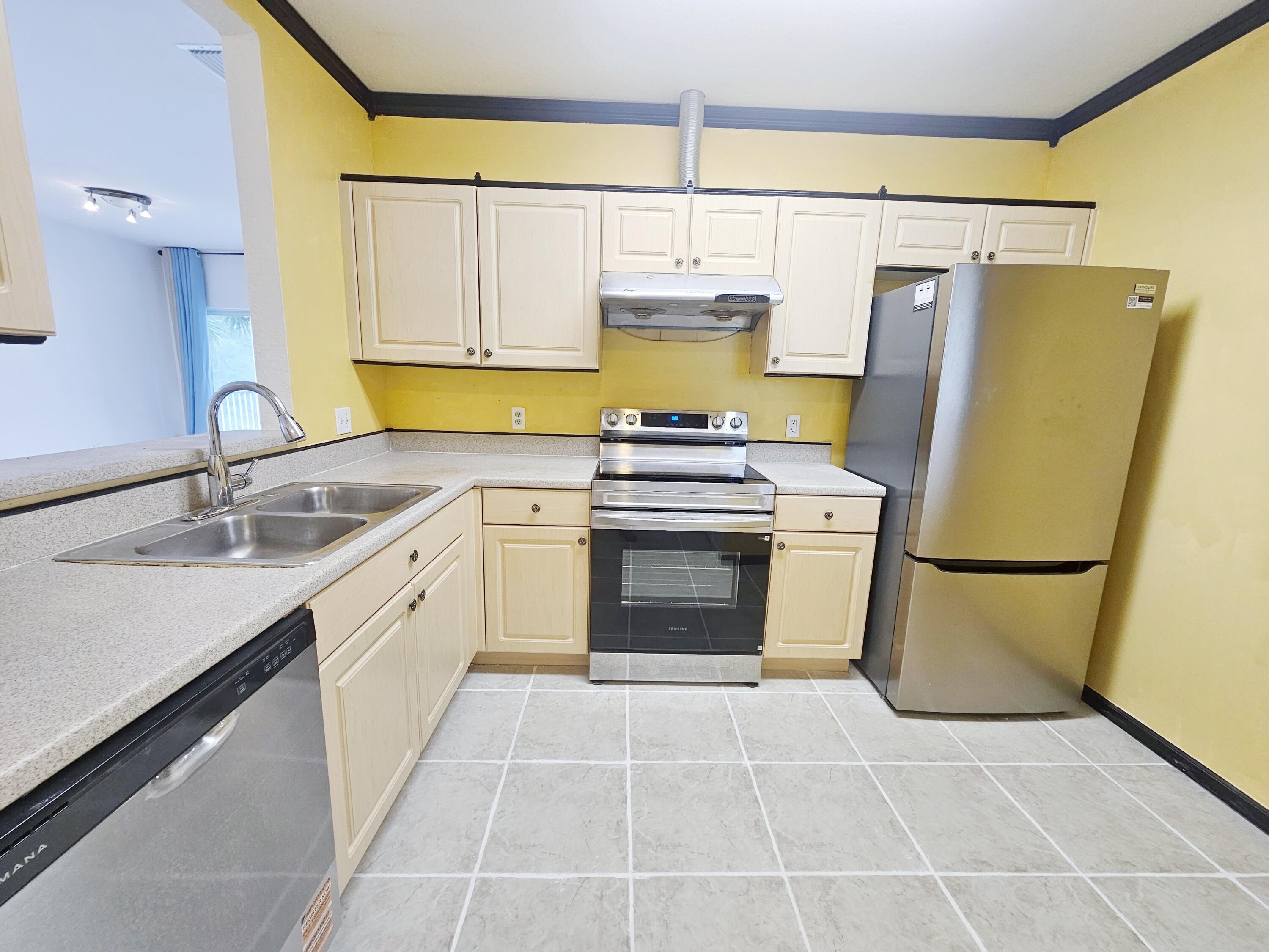 1157 Golden Lakes Boulevard # 621 — Photo 5