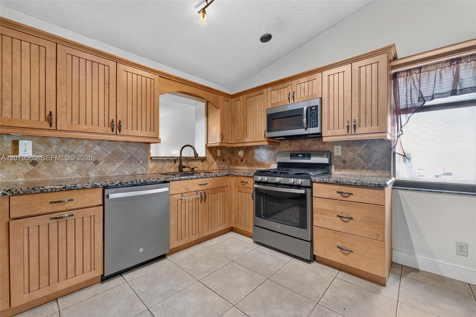 7508 SW 6th Ct — Photo 5