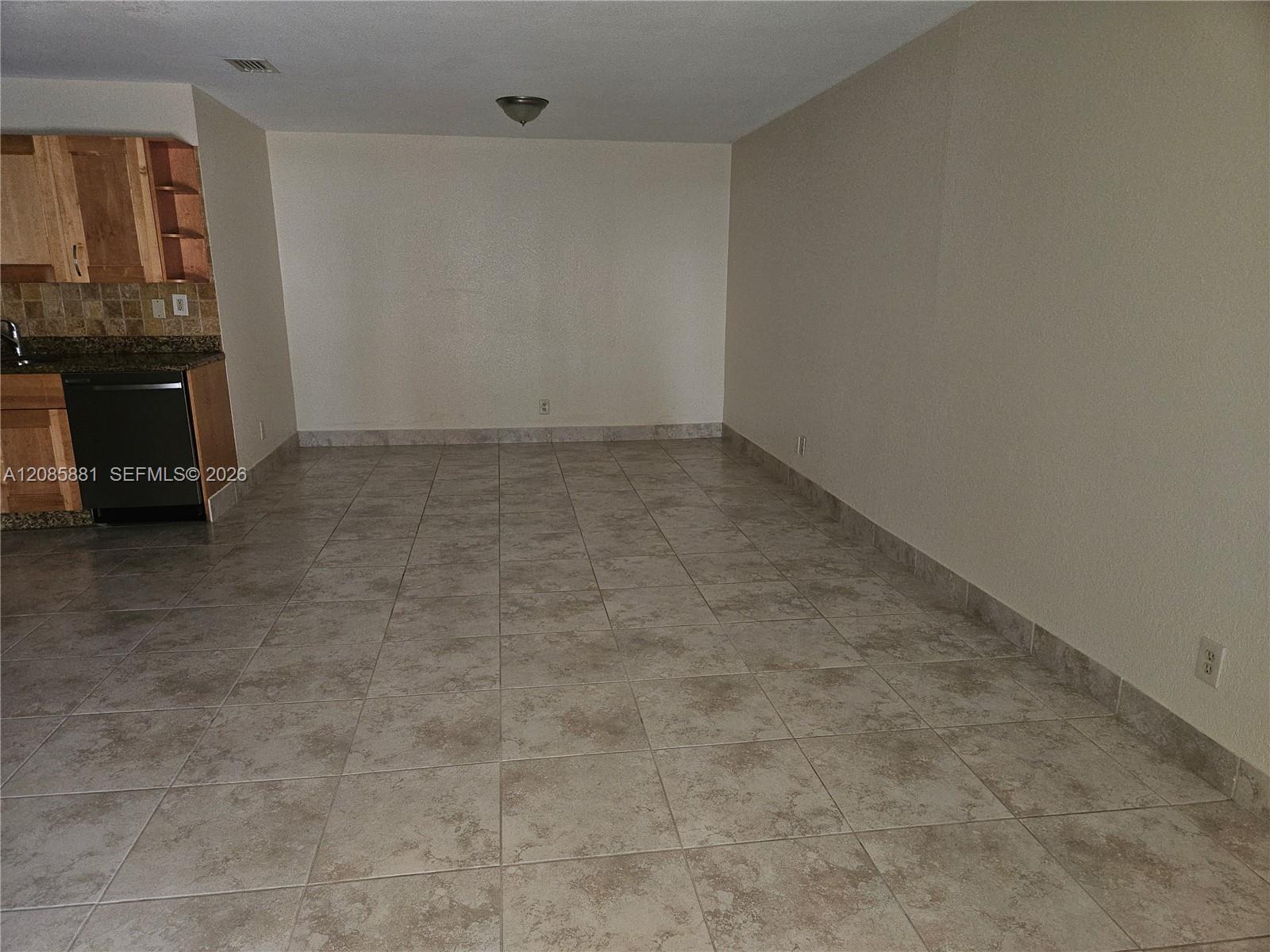 2500 NE 193rd St # 2502 — Photo 2