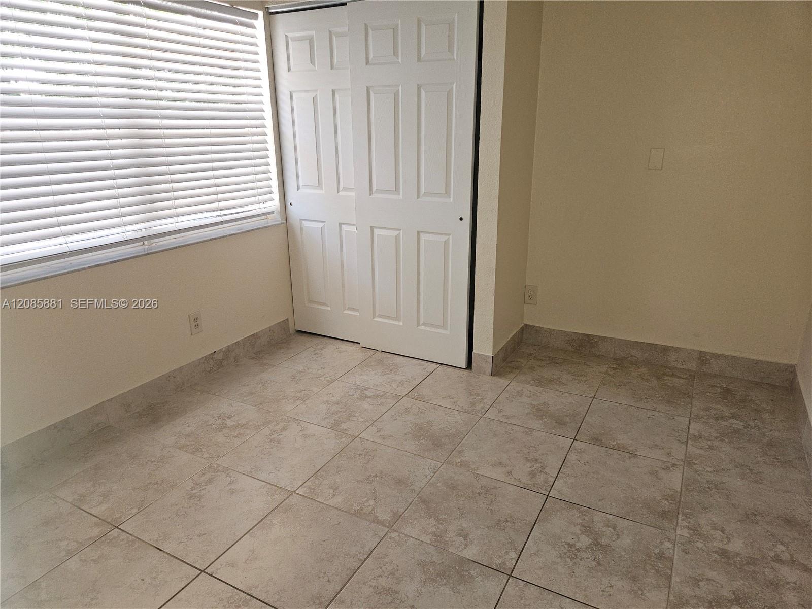 2500 NE 193rd St # 2502 — Photo 3