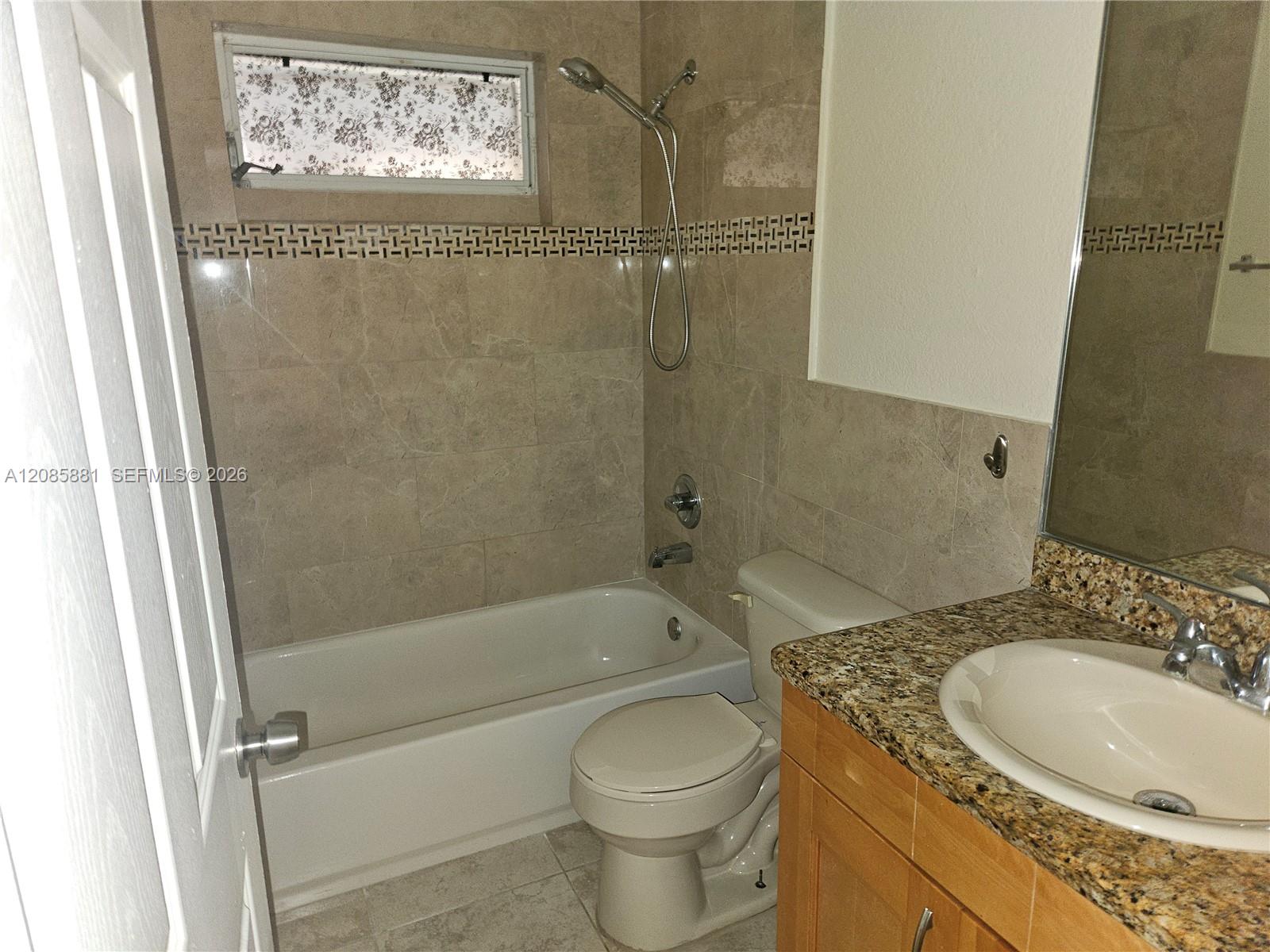 2500 NE 193rd St # 2502 — Photo 5
