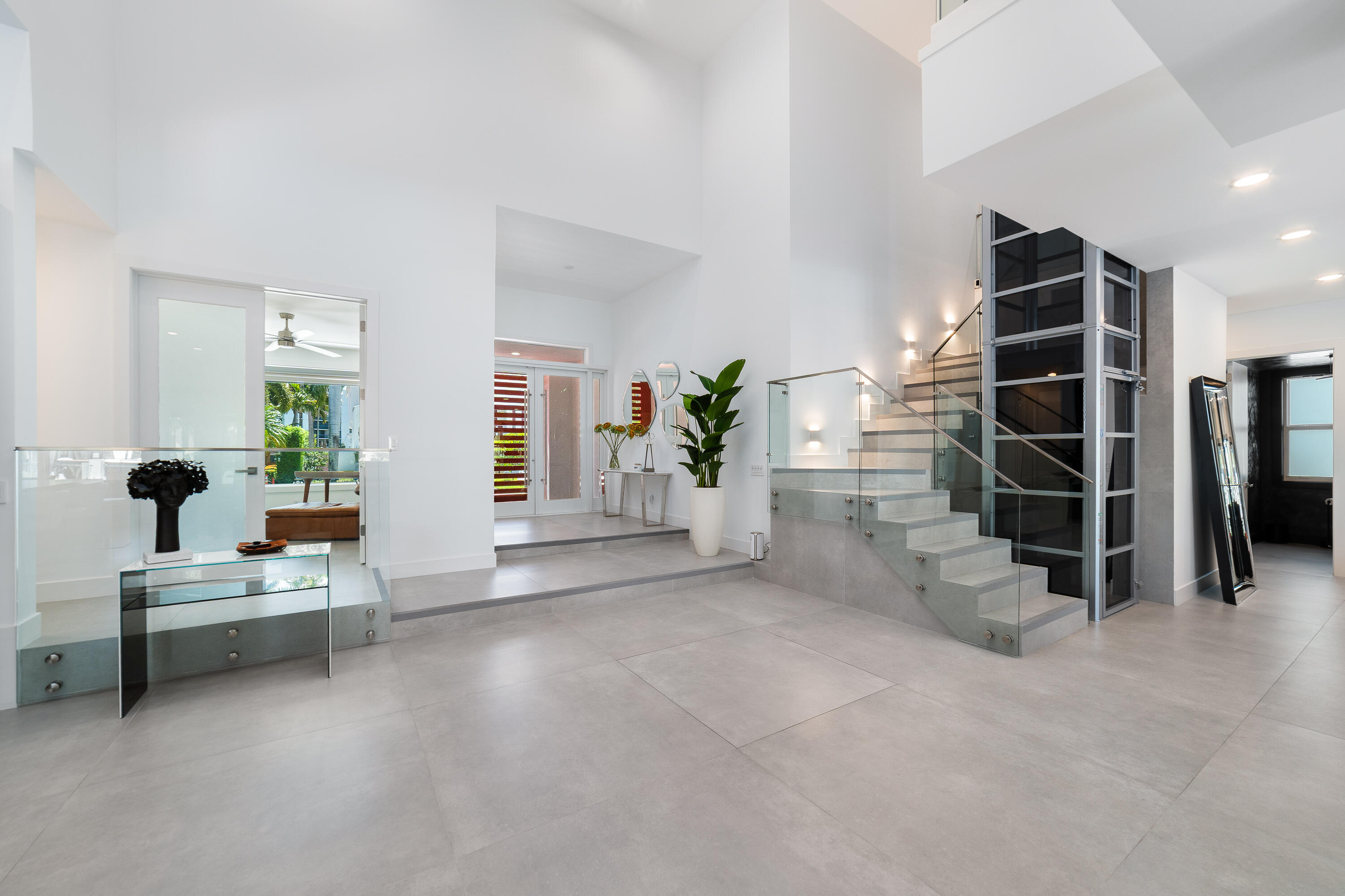 767 NE HARBOUR Drive — Photo 3