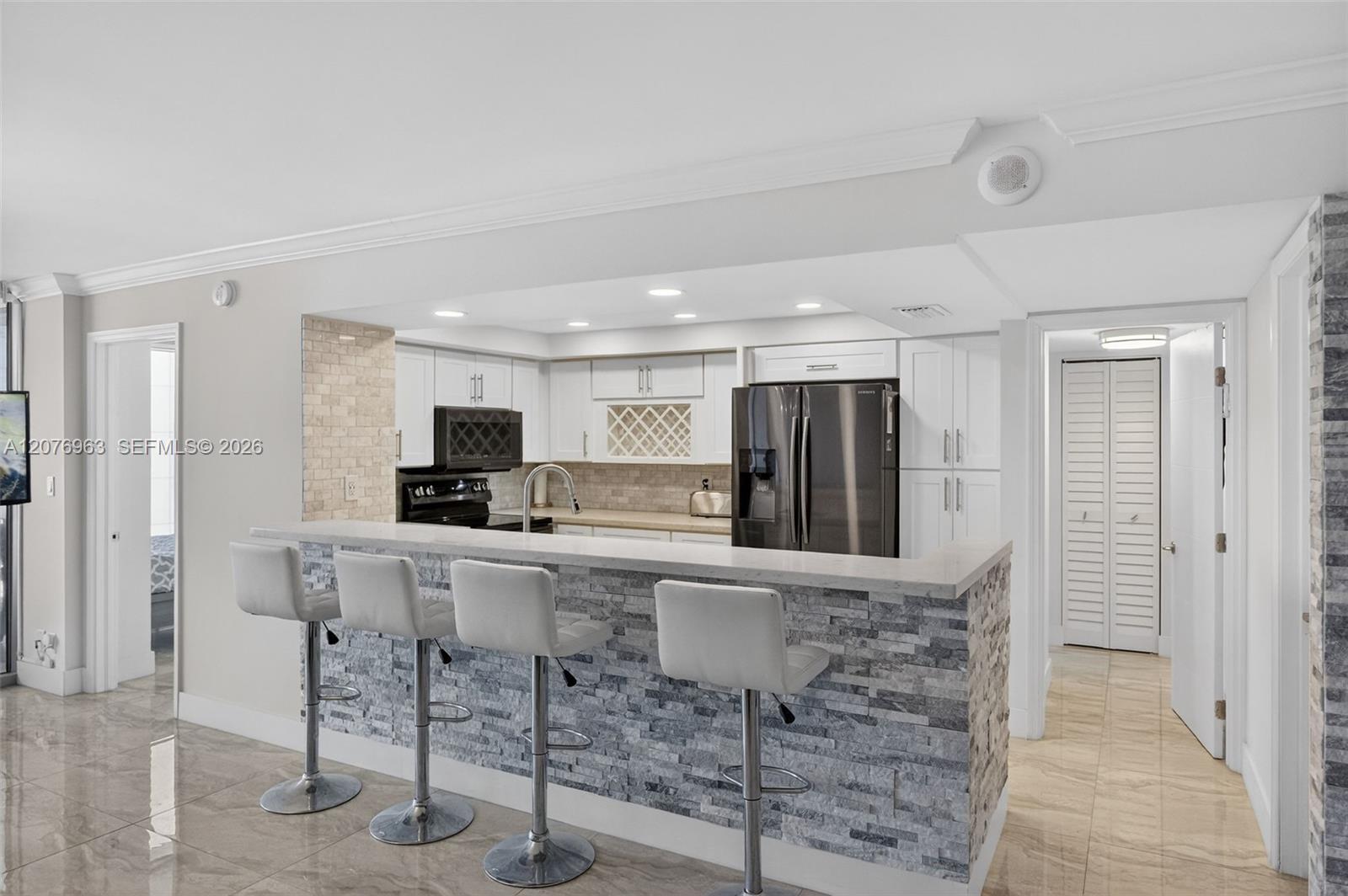2655 Collins Ave # 00 — Photo 4