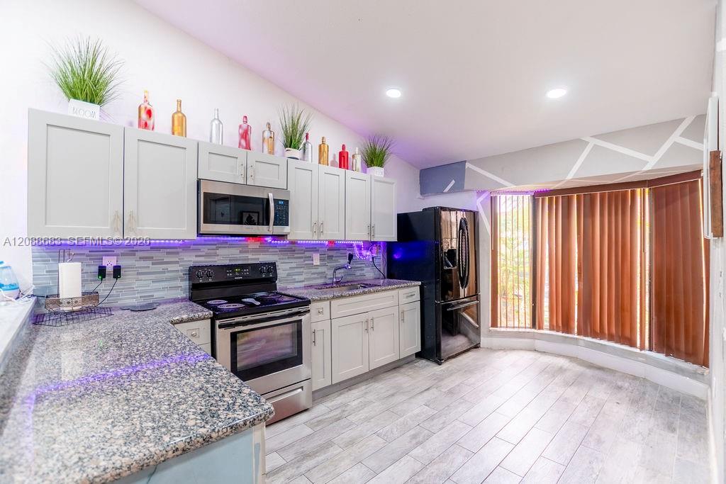 1111 San Remo Cir — Photo 5