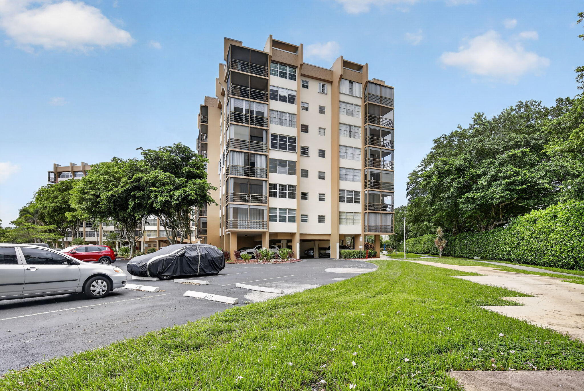 1400 Saint Charles Place # 313, Pembroke Pines FL 33026