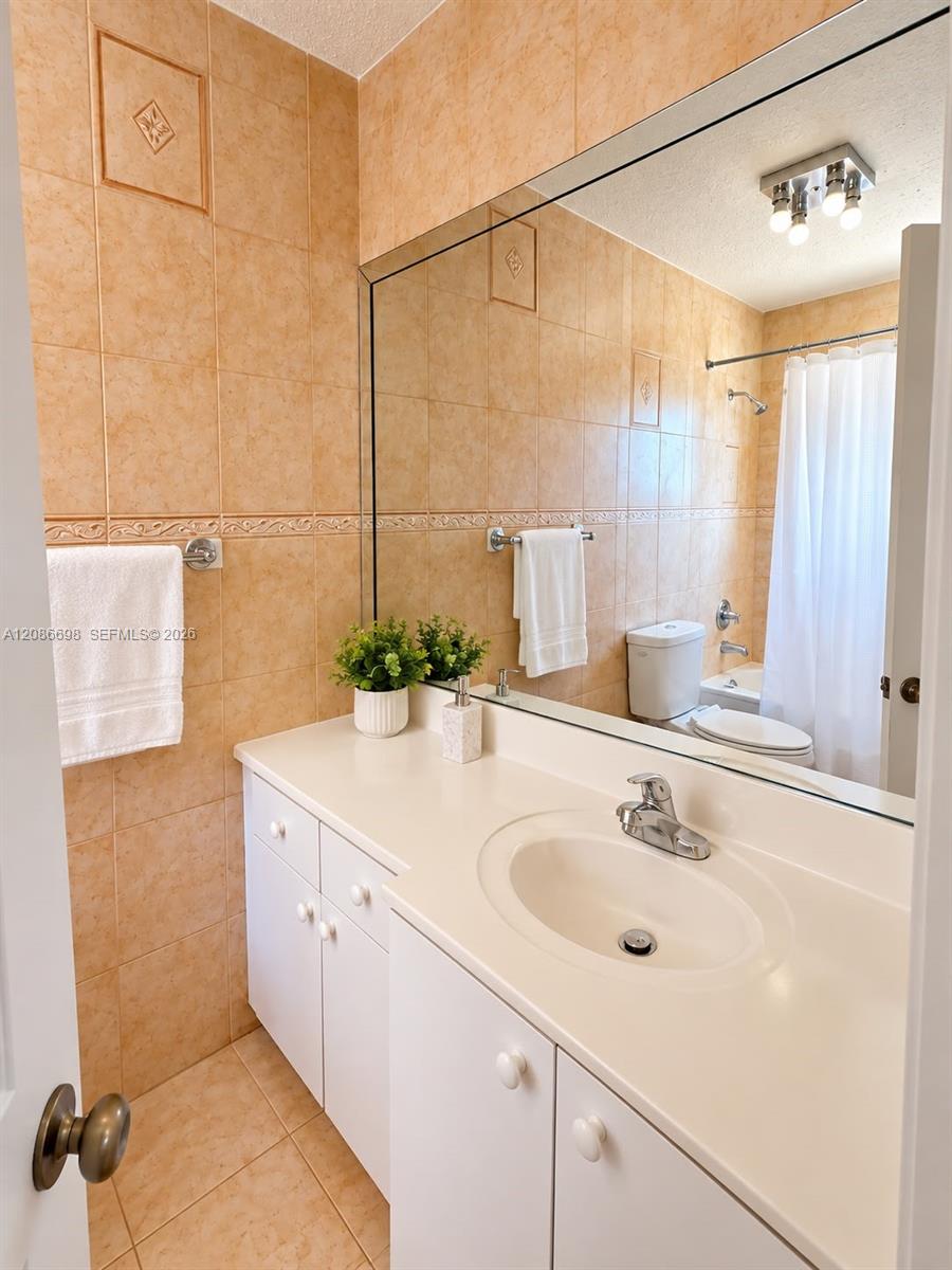 8010 NW 186th Ter — Photo 3