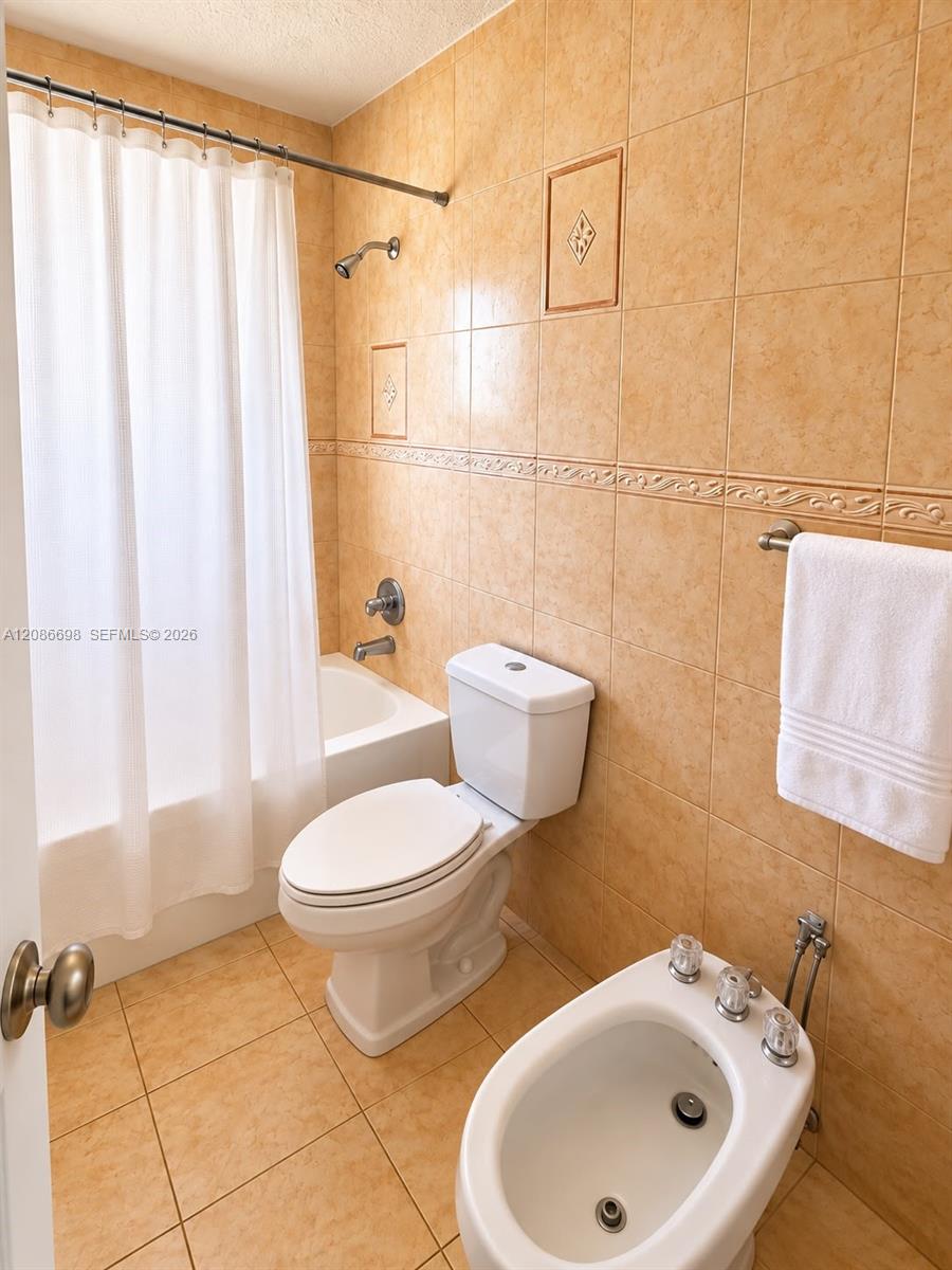 8010 NW 186th Ter — Photo 4