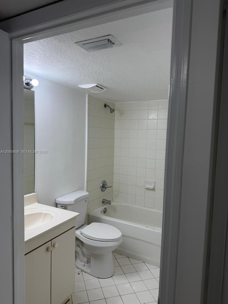 2900 SE 12th Rd # 28 — Photo 2