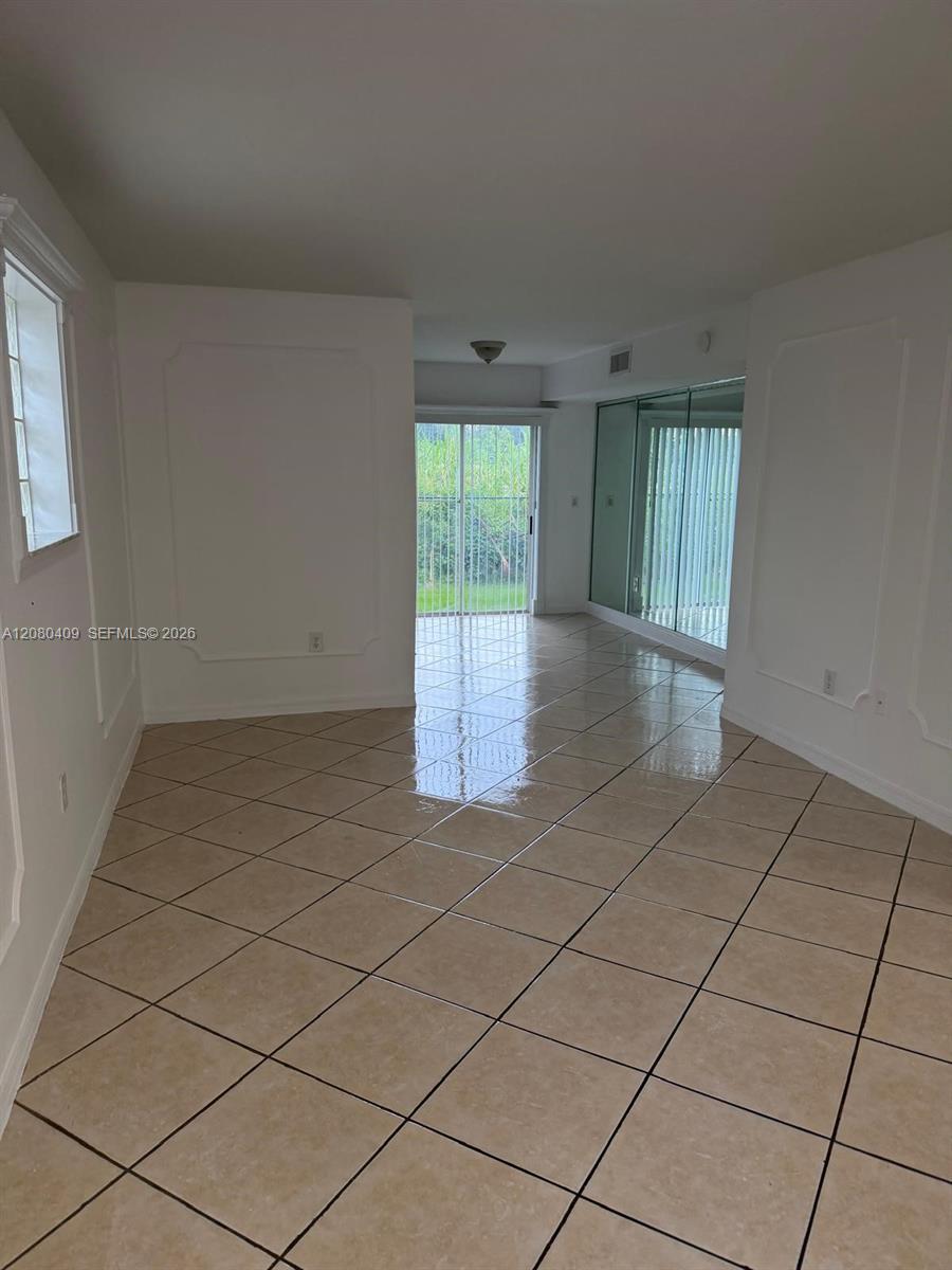 2900 SE 12th Rd # 28 — Photo 3