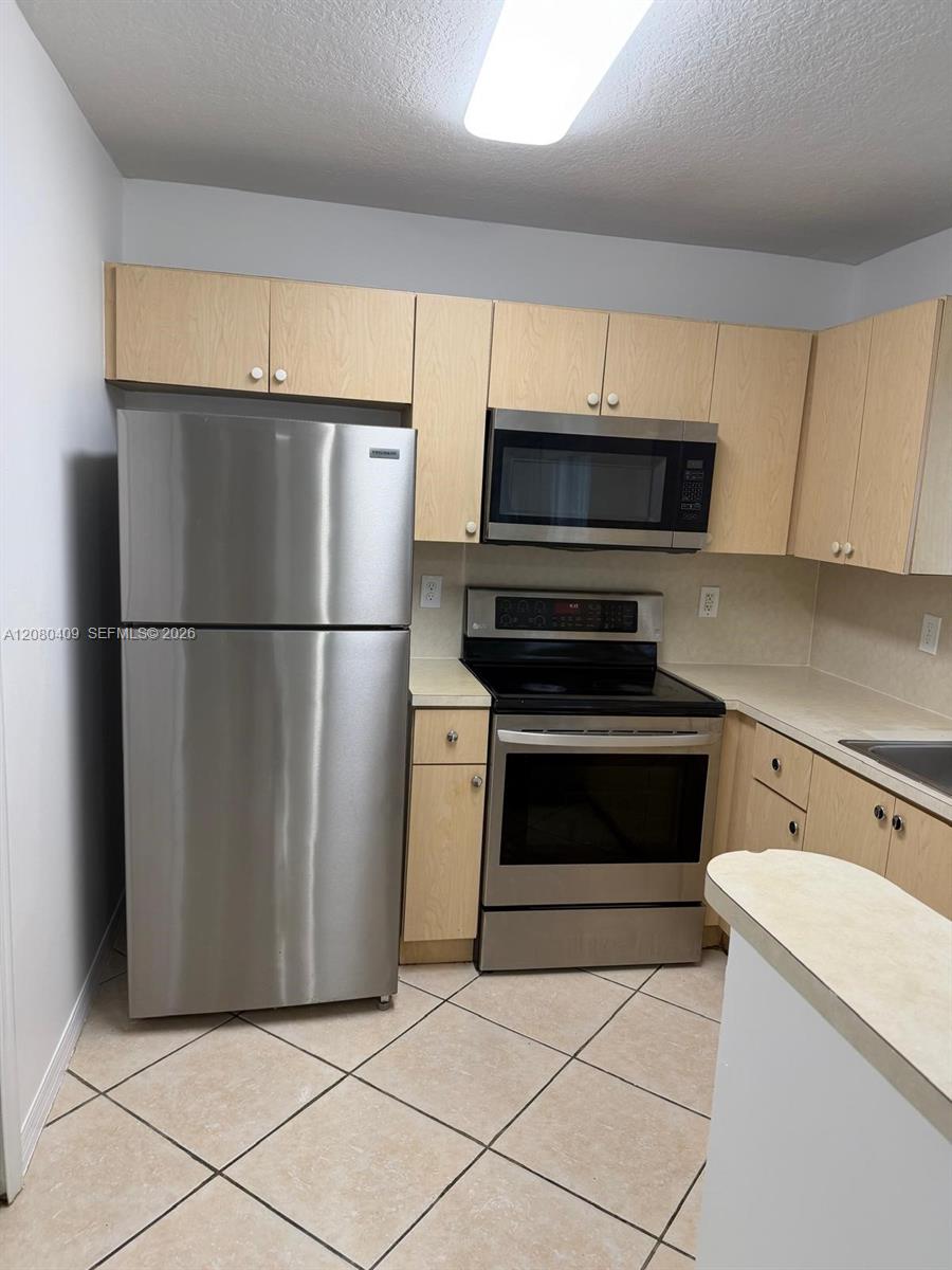 2900 SE 12th Rd # 28 — Photo 4