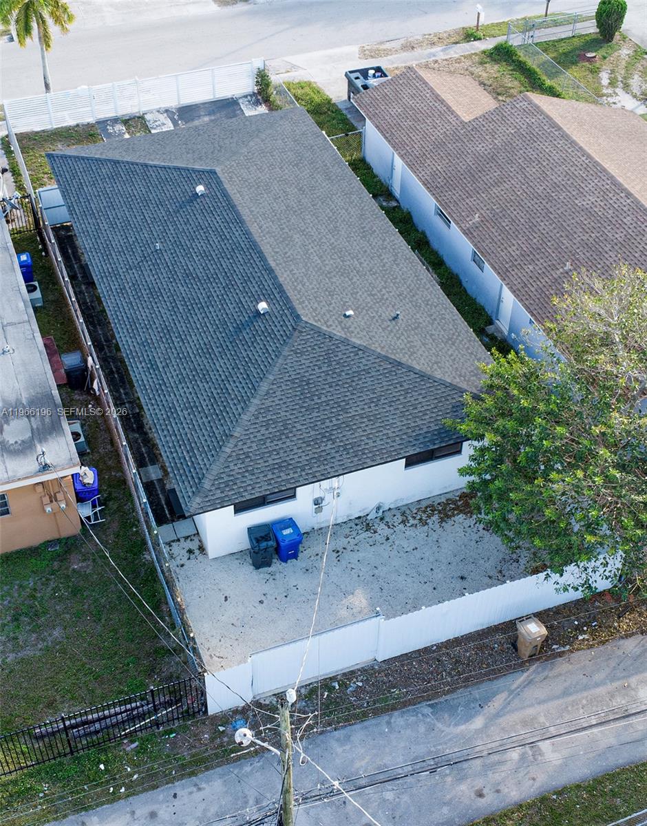 2221 Charleston St — Photo 3