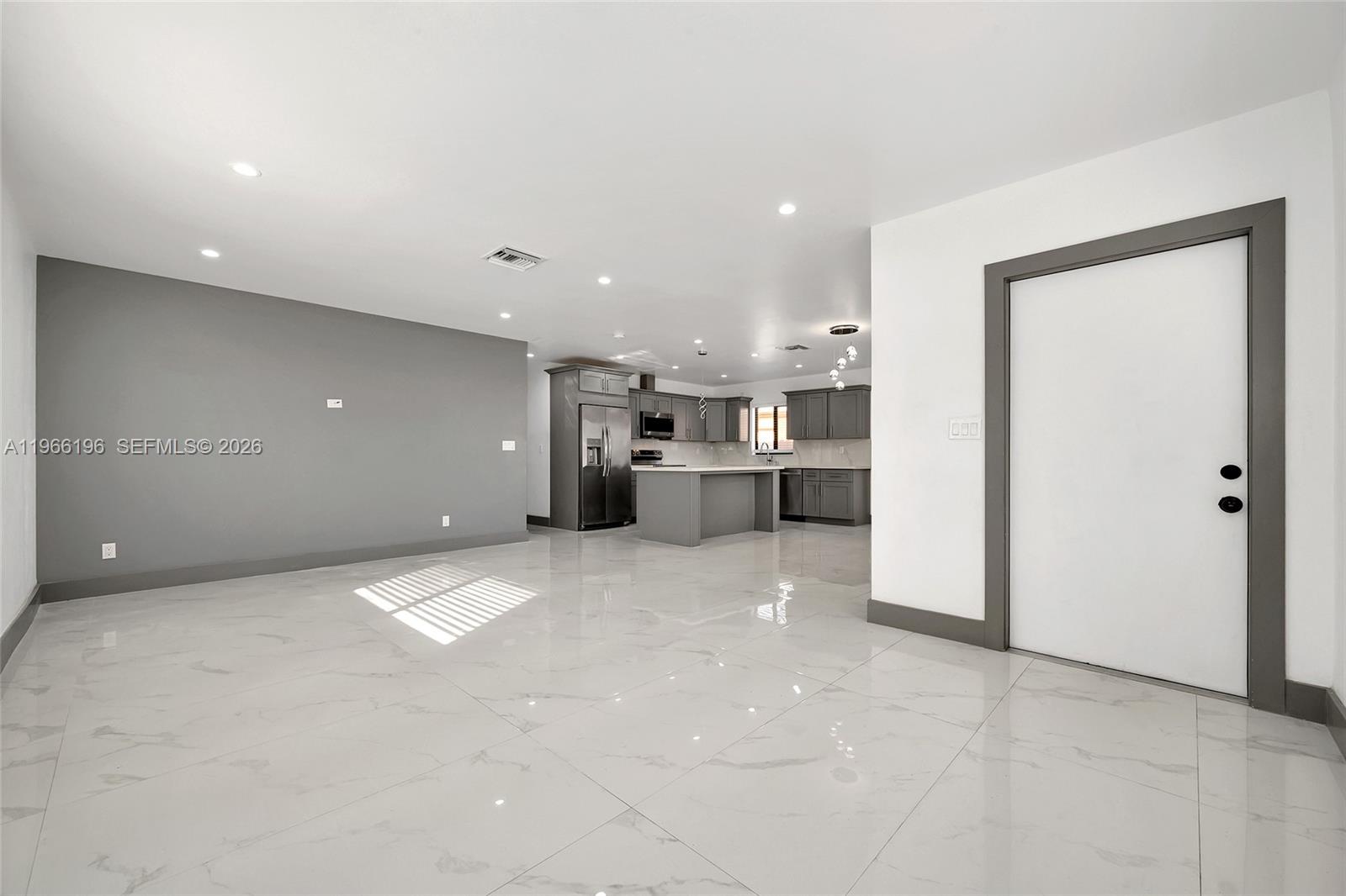 2221 Charleston St — Photo 4