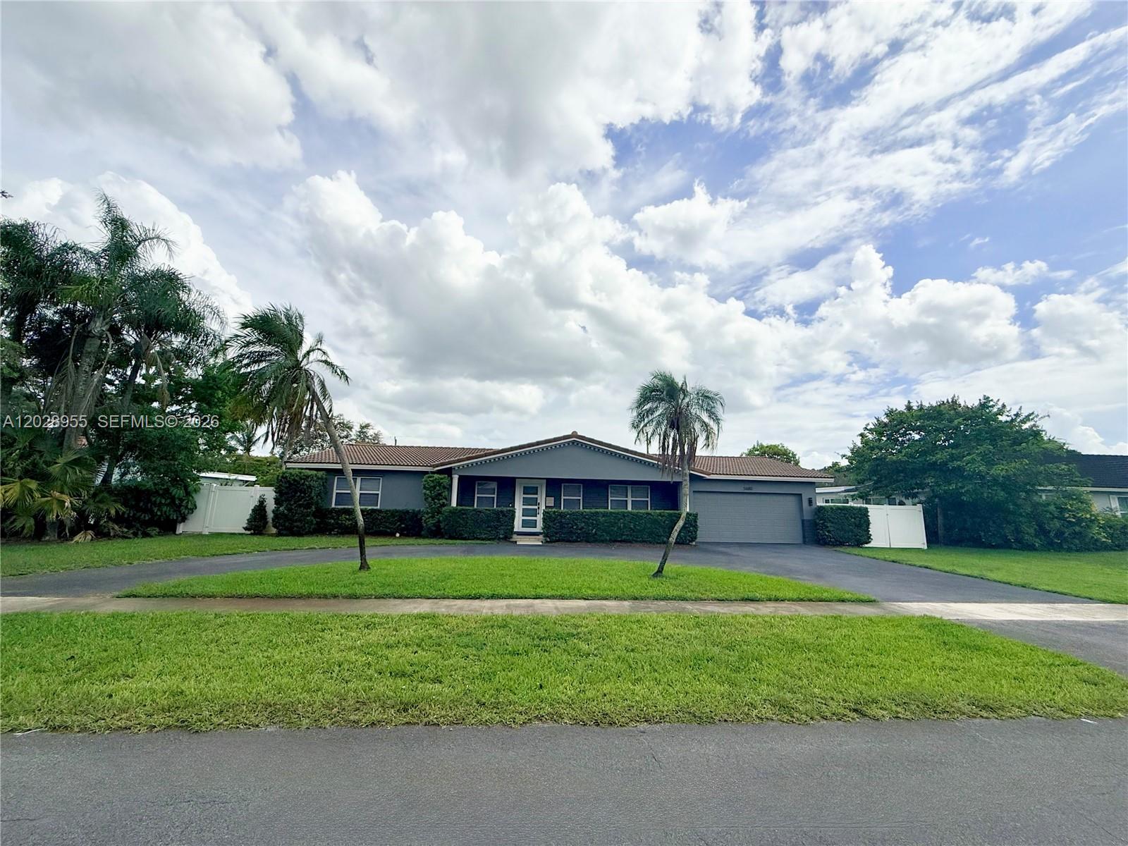 5680 SW 7th St, Plantation FL 33317