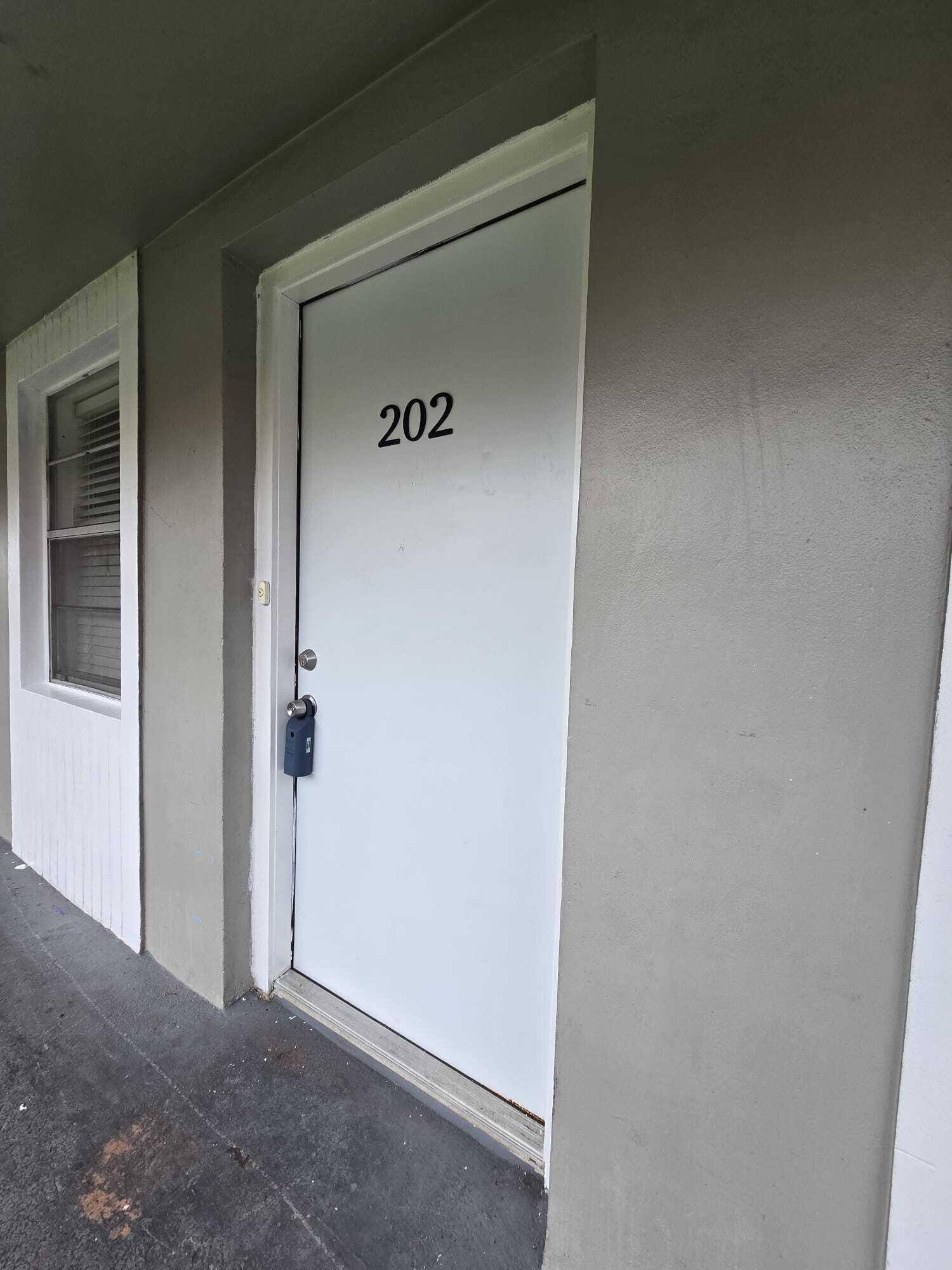 1201 SW 52nd Avenue # 2 — Photo 4