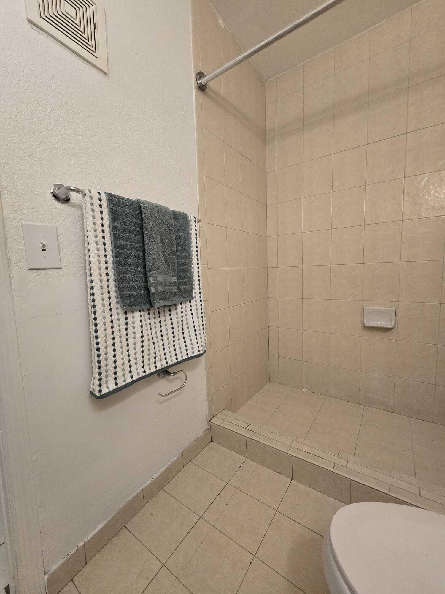 1201 SW 52nd Avenue # 2 — Photo 5