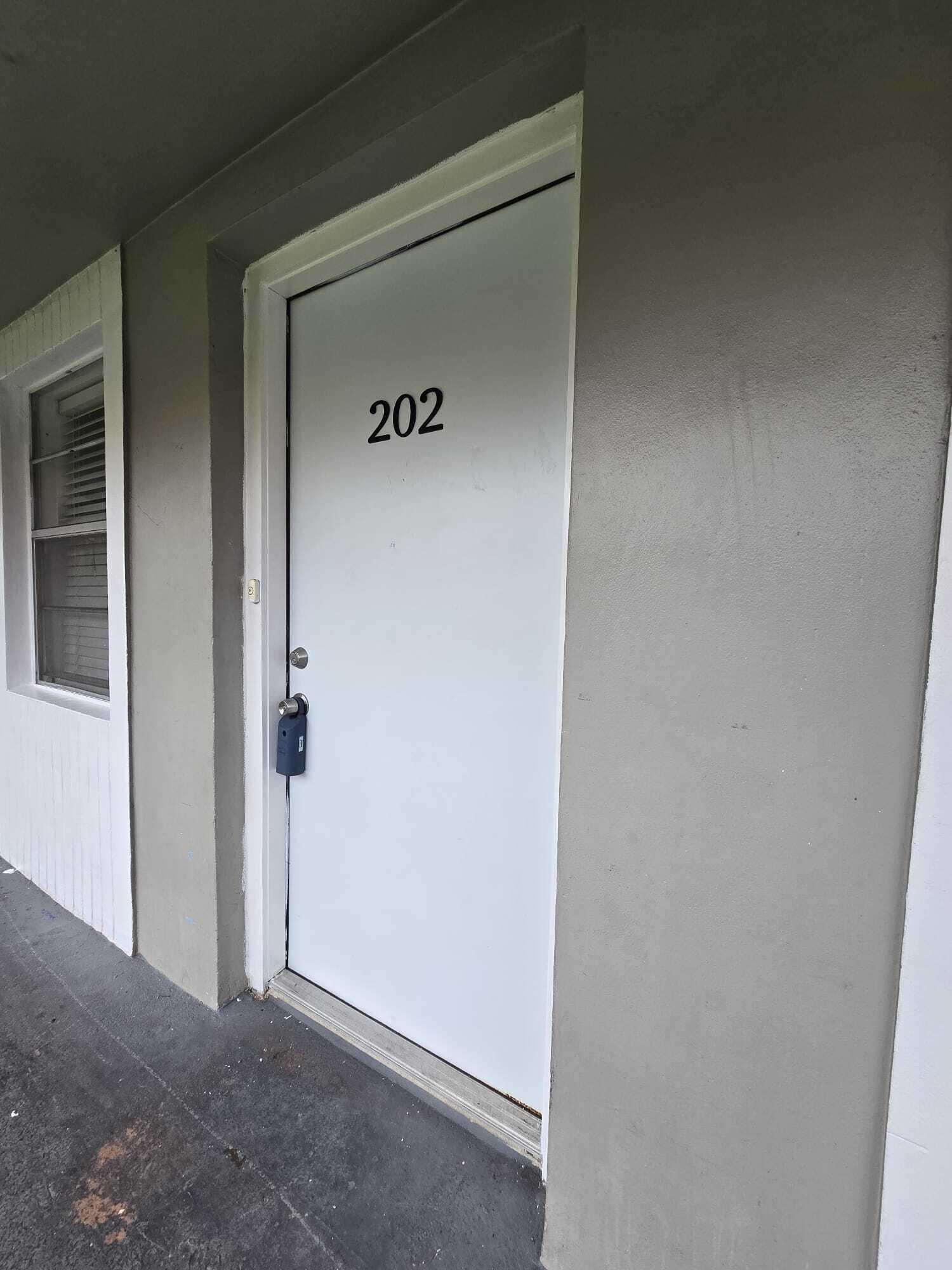 1201 SW 52nd Avenue # 2 — Photo 3