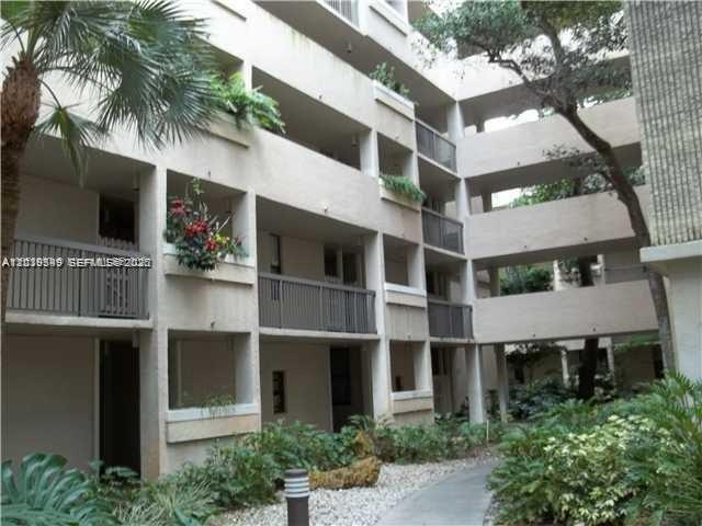 6800 Cypress Rd # 411, Plantation FL 33317