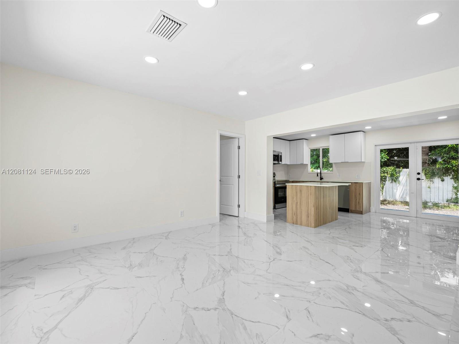 3651 SW 40th Ave — Photo 3