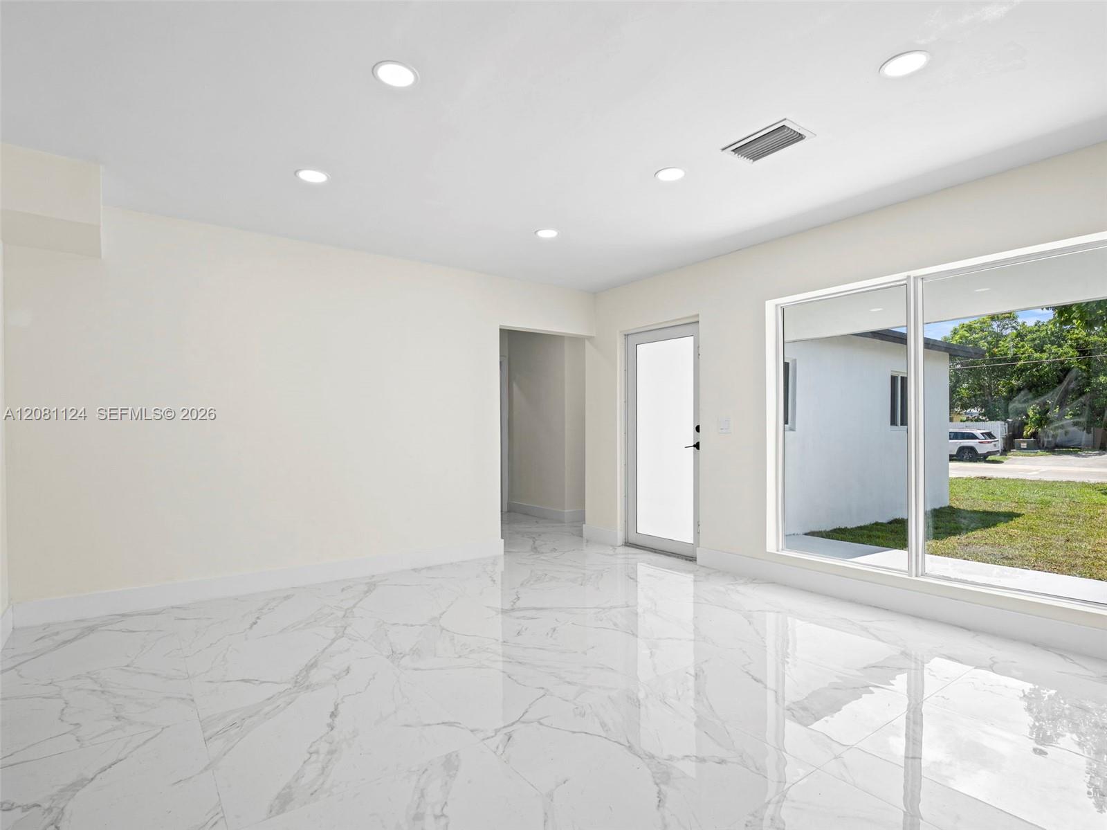 3651 SW 40th Ave — Photo 5