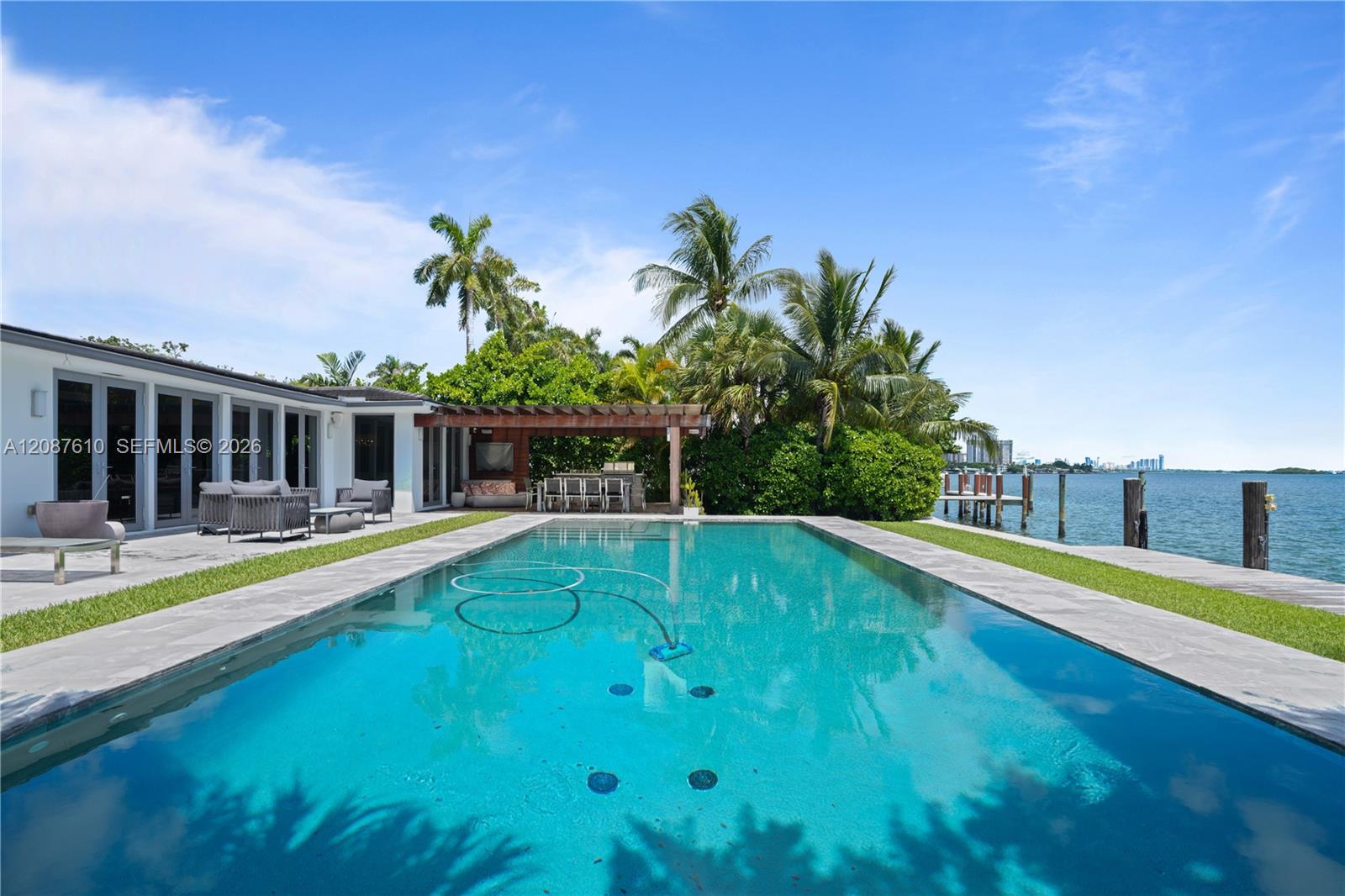 9301 N Bayshore Dr — Photo 4