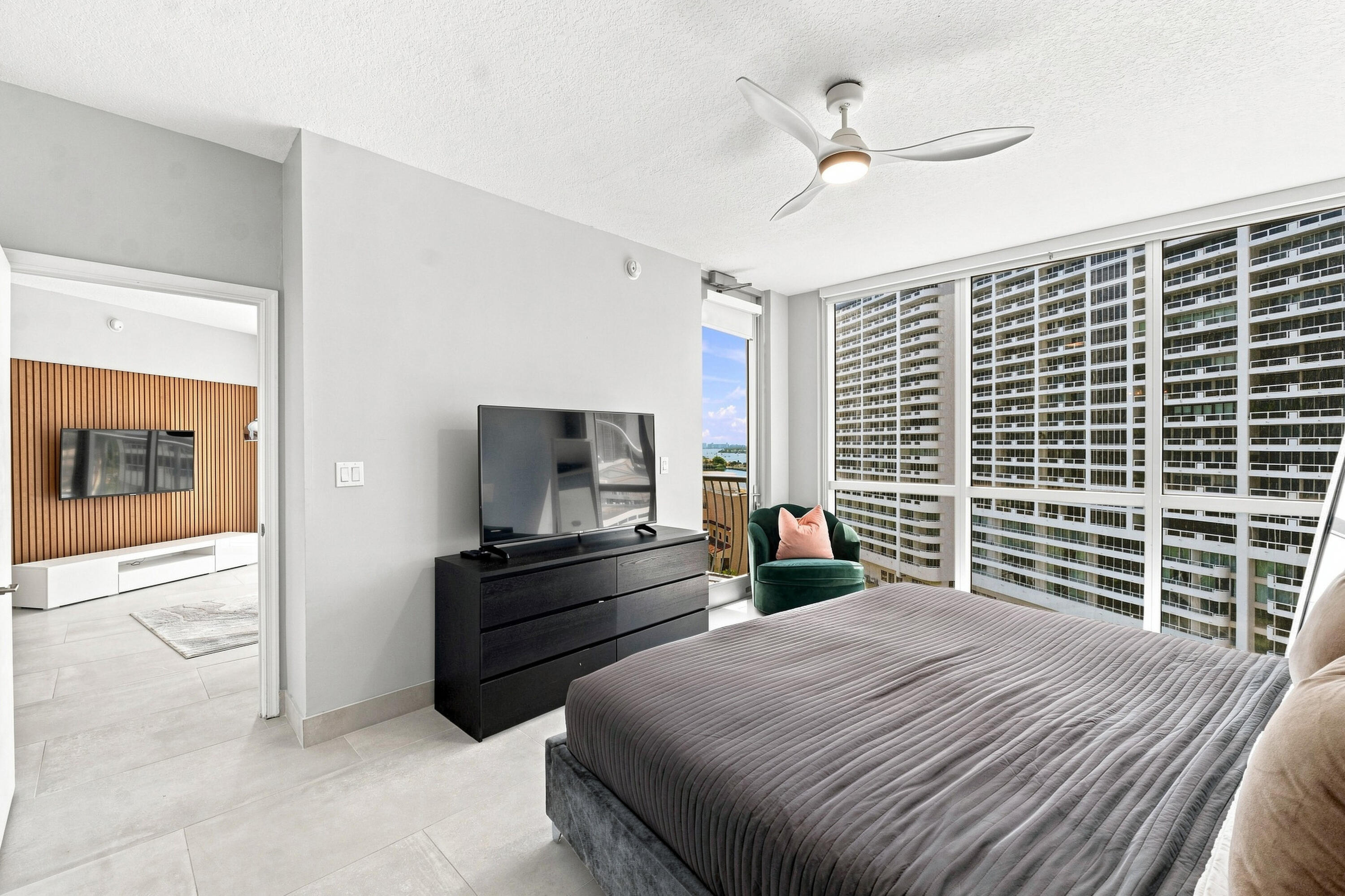 1750 N BAYSHORE Drive # 1202 View 10