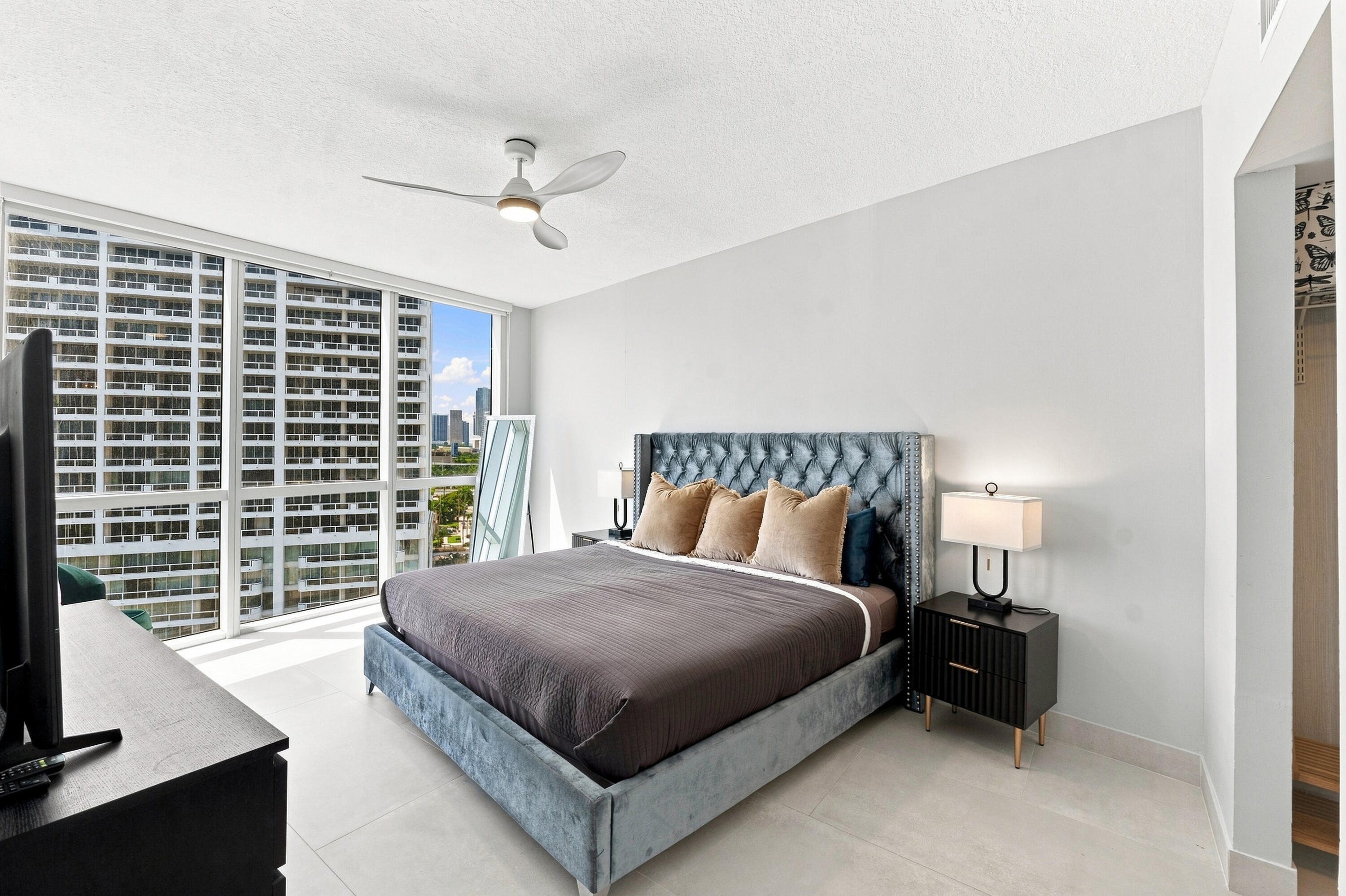 1750 N BAYSHORE Drive # 1202 View 4