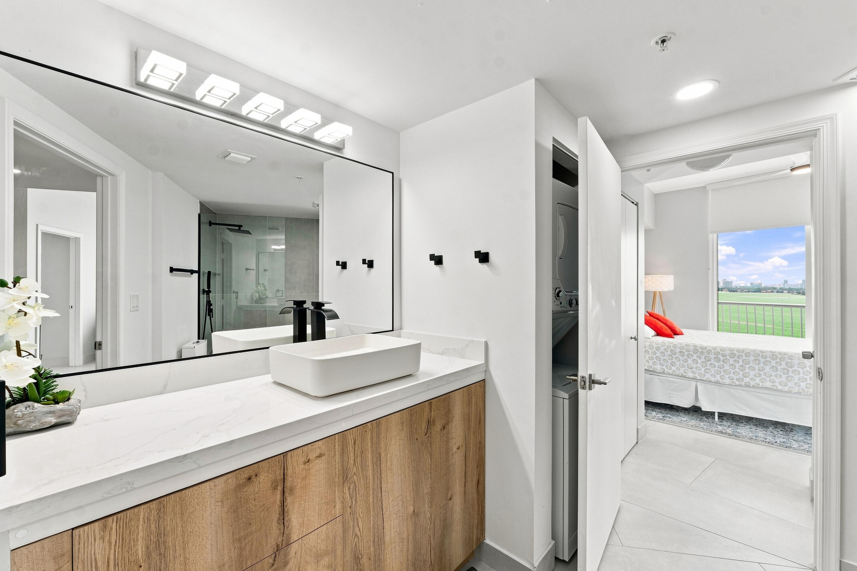 1750 N BAYSHORE Drive # 1202 View 7