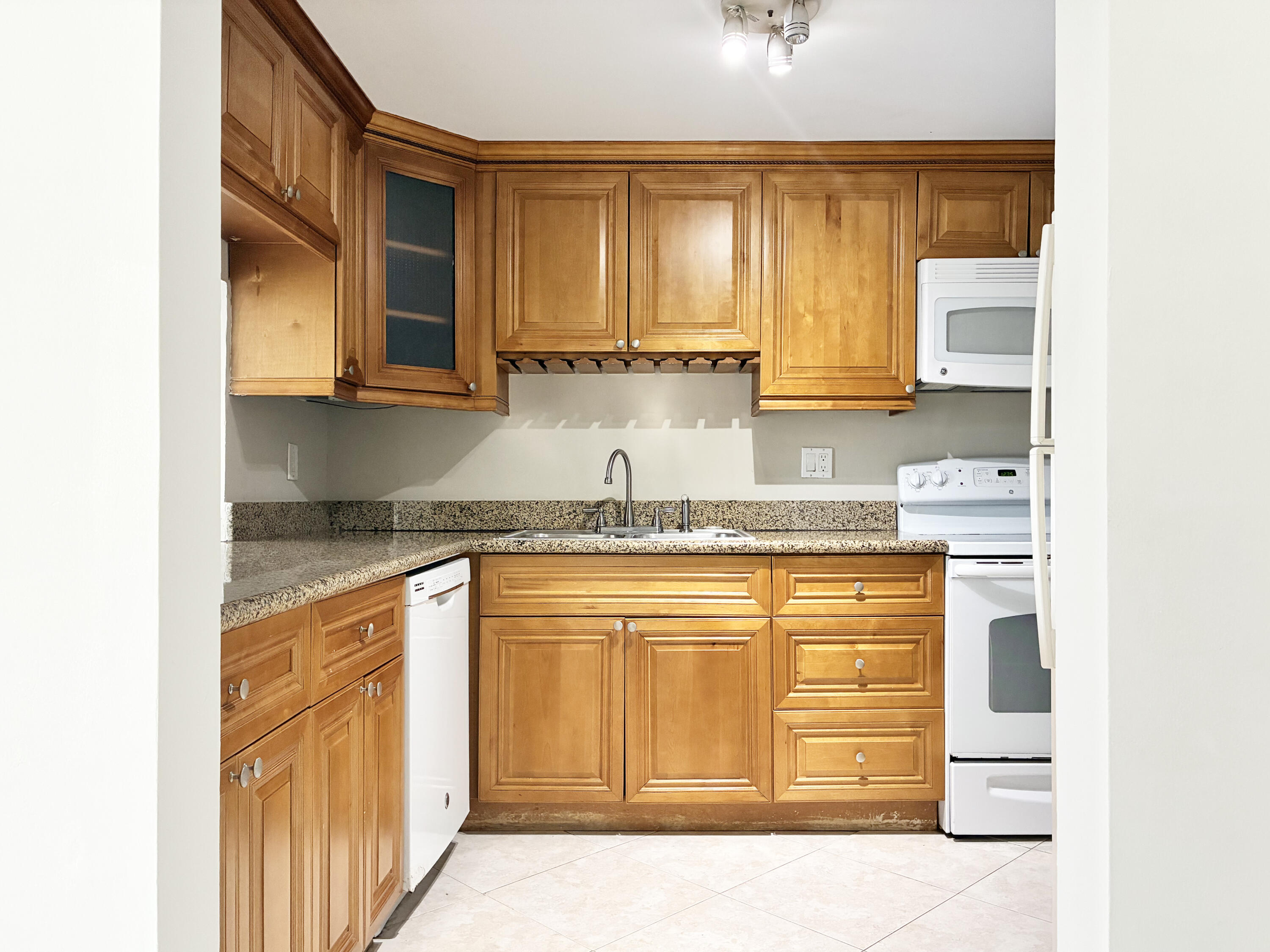2306 S Cypress Bend Drive # 420 — Photo 4