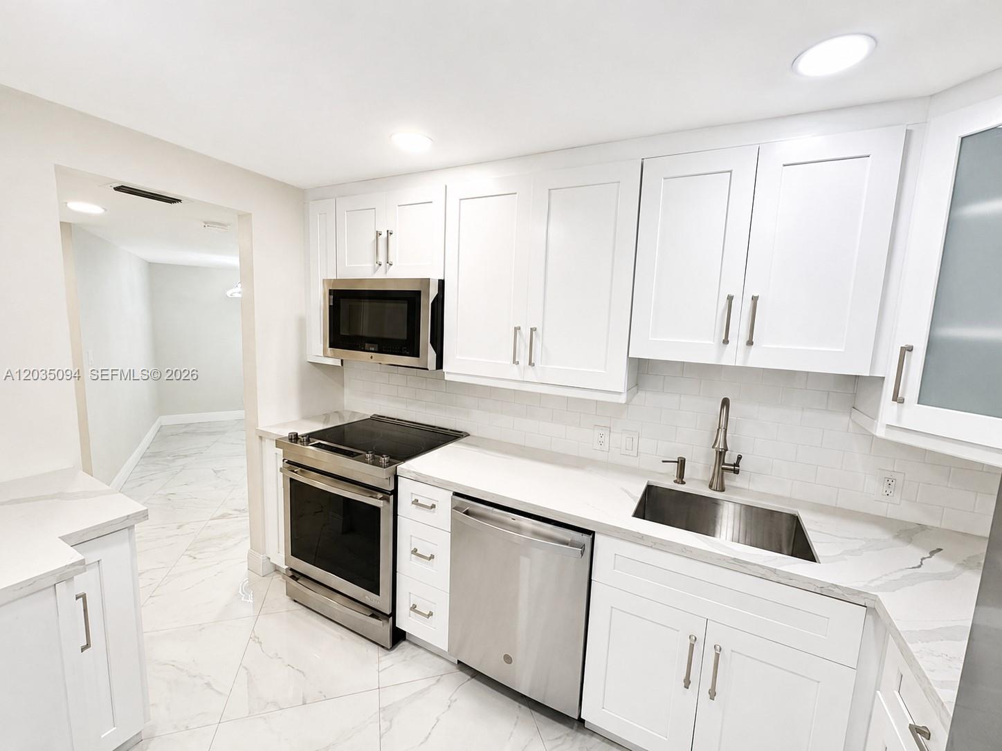 3301 N Country Club Dr # 305, Aventura FL 33180