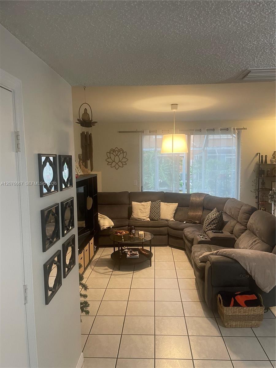 1522 Barcelona Way # 20 — Photo 3