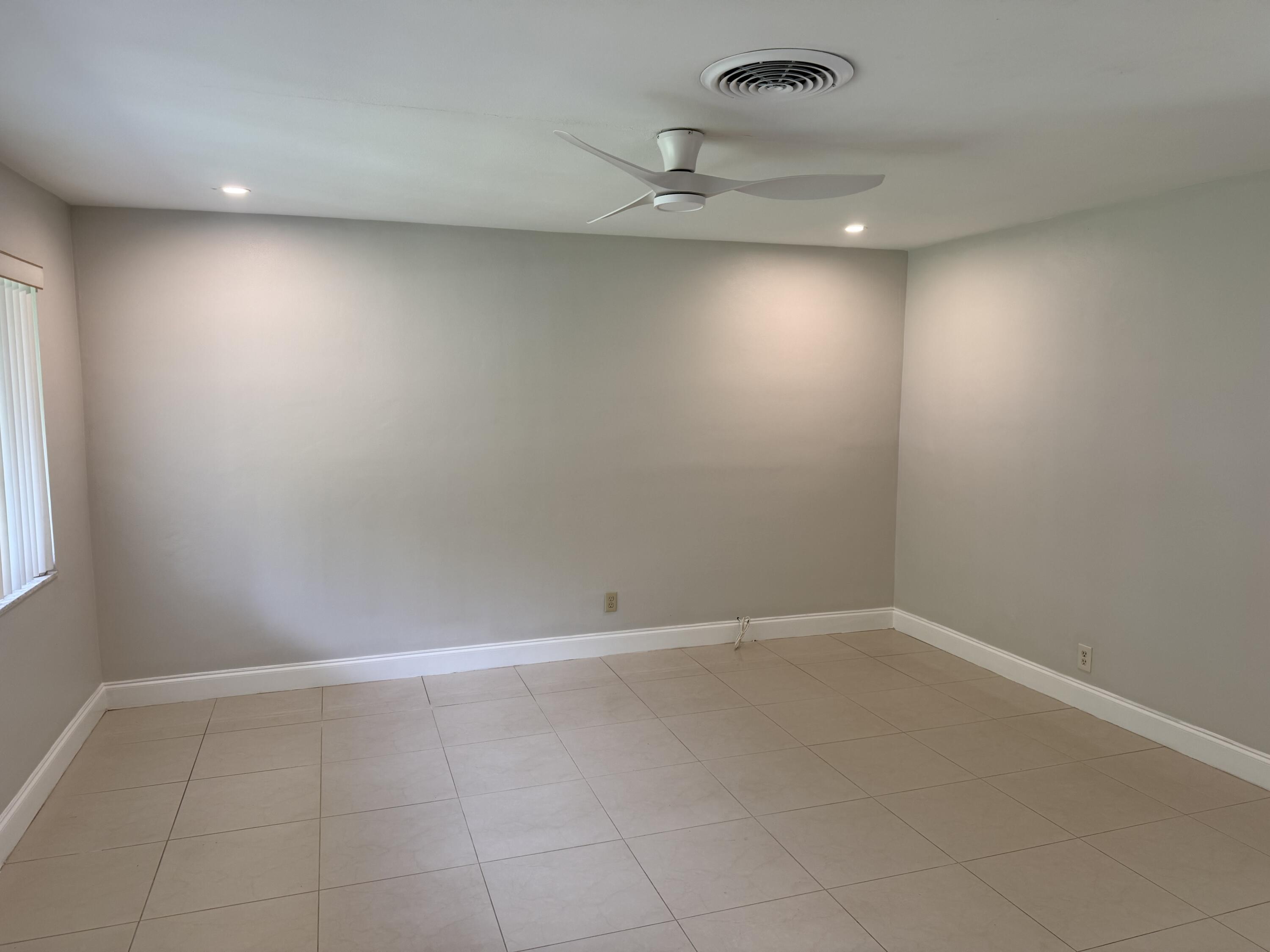 5180 SW 94TH Avenue — Photo 3