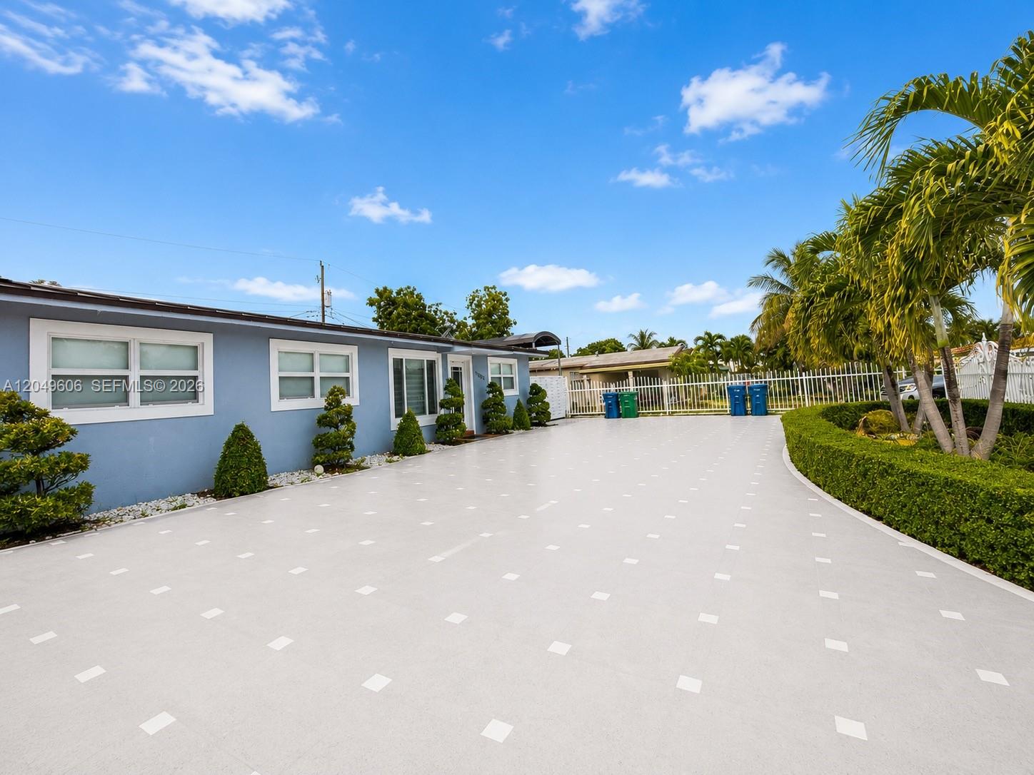 17370 NW 52nd Pl, Miami Gardens FL 33055