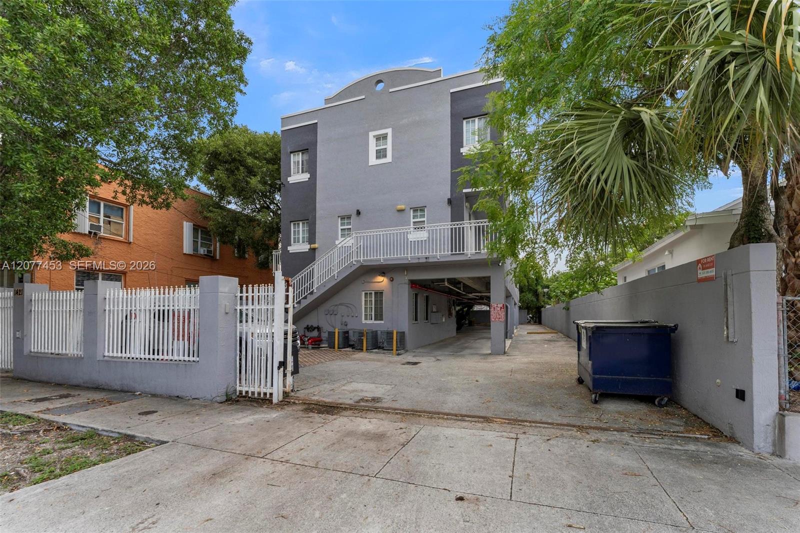 1421 SW 3rd St # 208 — Photo 2