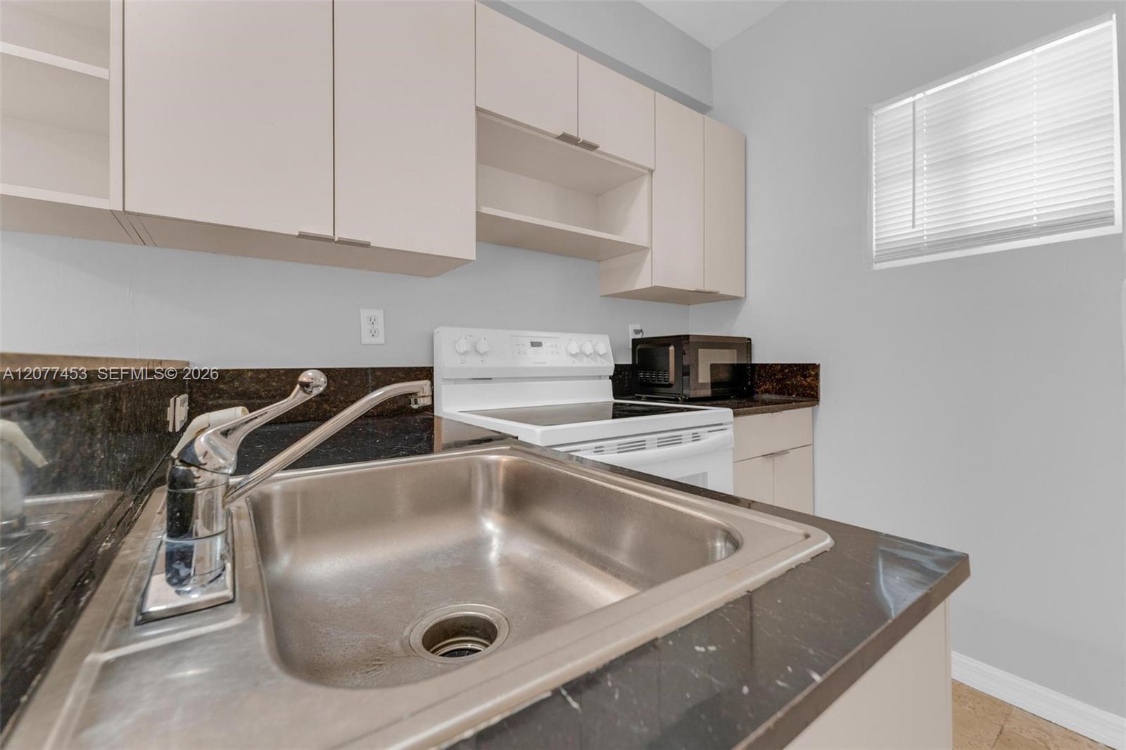 1421 SW 3rd St # 208 — Photo 4
