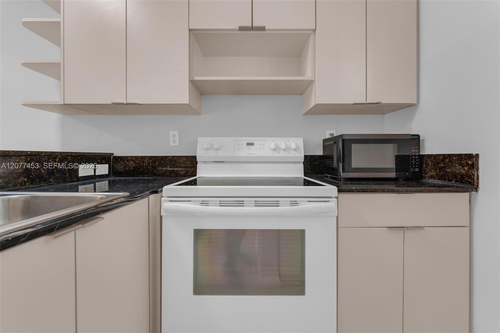 1421 SW 3rd St # 208 — Photo 5