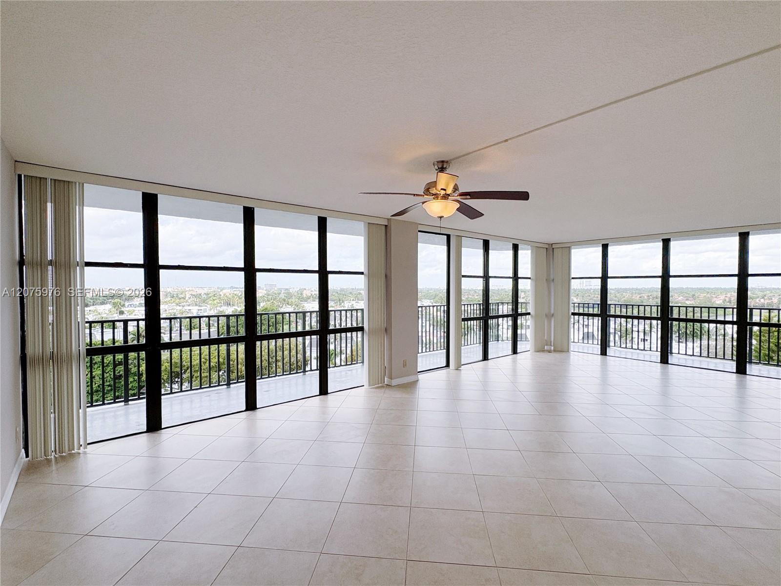 800 Parkview Dr # 909 — Photo 3