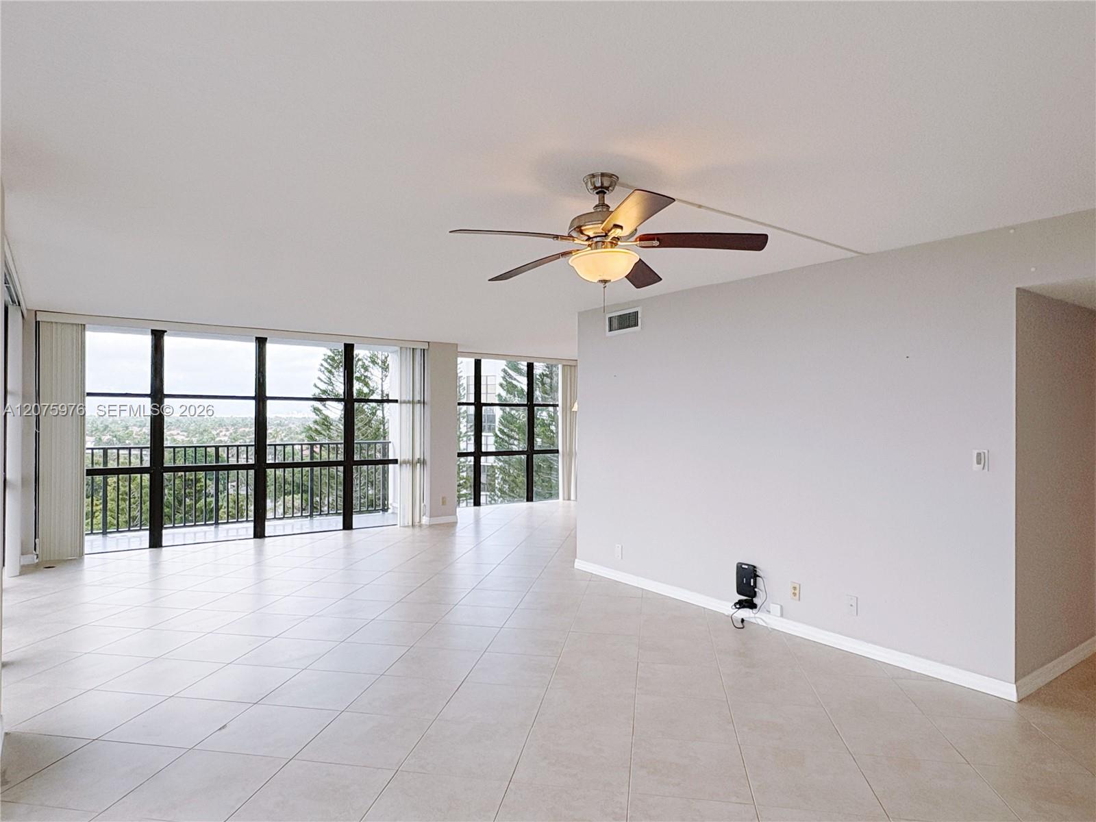 800 Parkview Dr # 909 — Photo 4