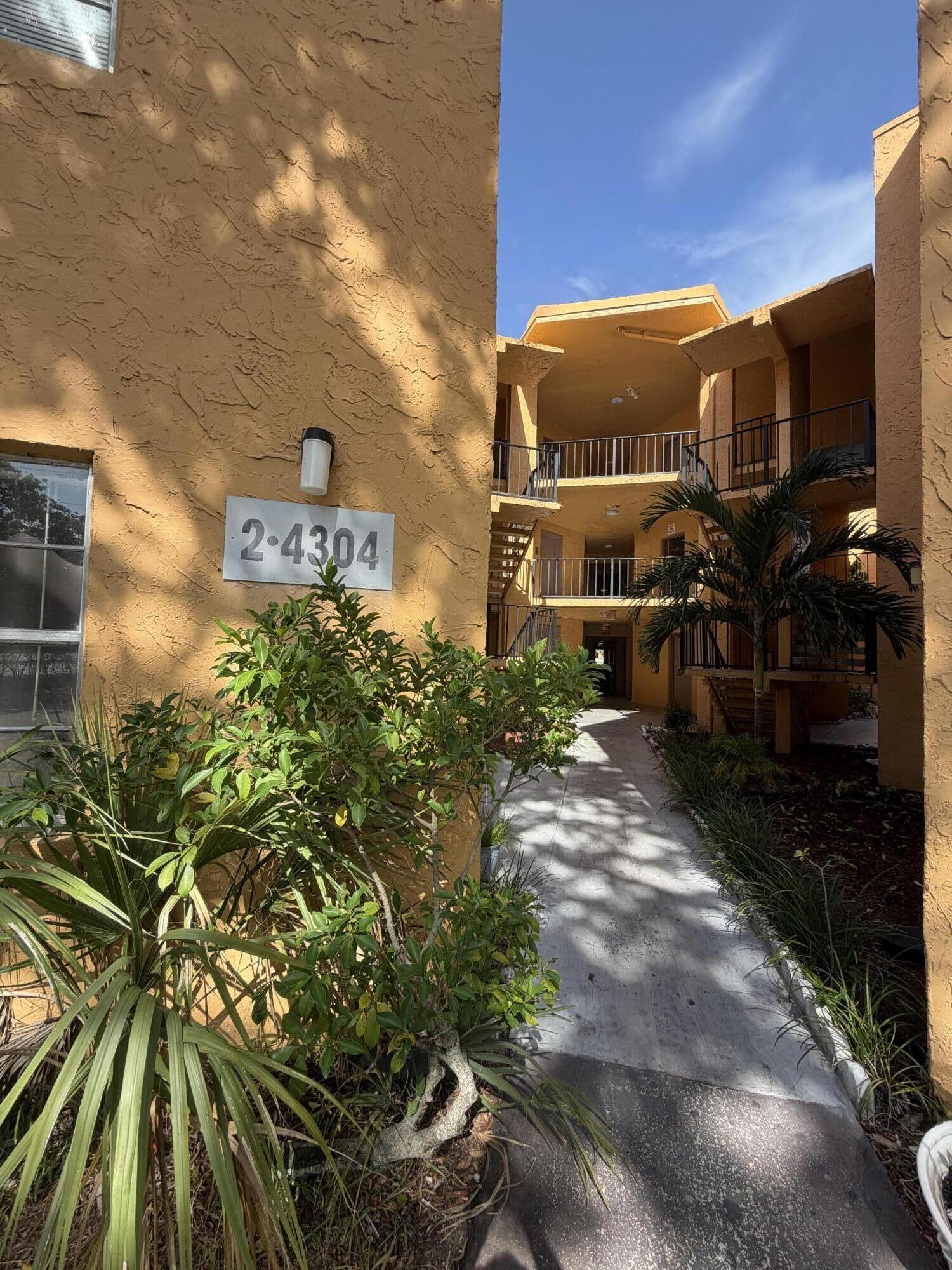 4304 NW 9th Ave # 3B — Photo 2