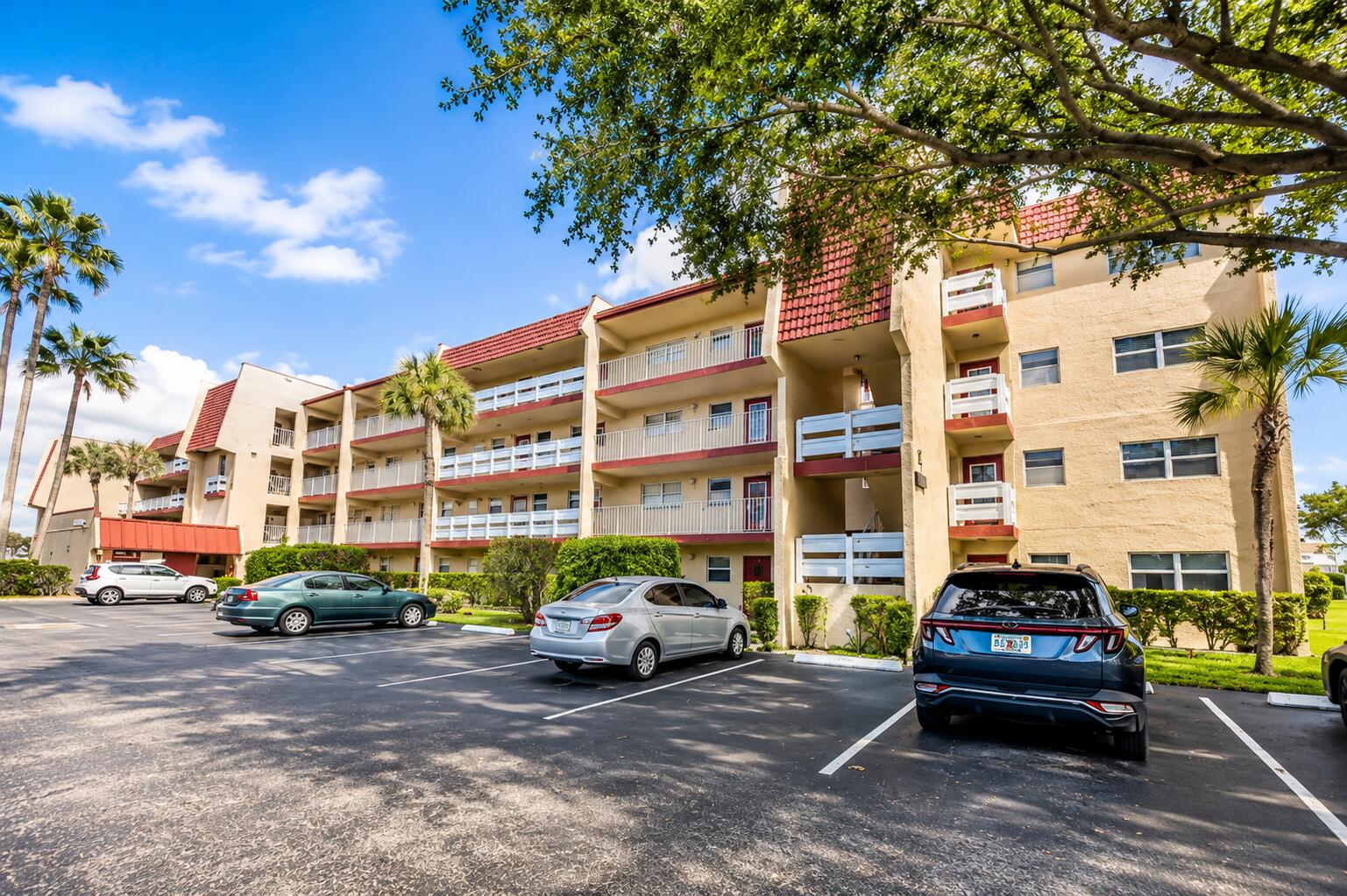 1050 Country Club Drive # 303, Margate FL 33063
